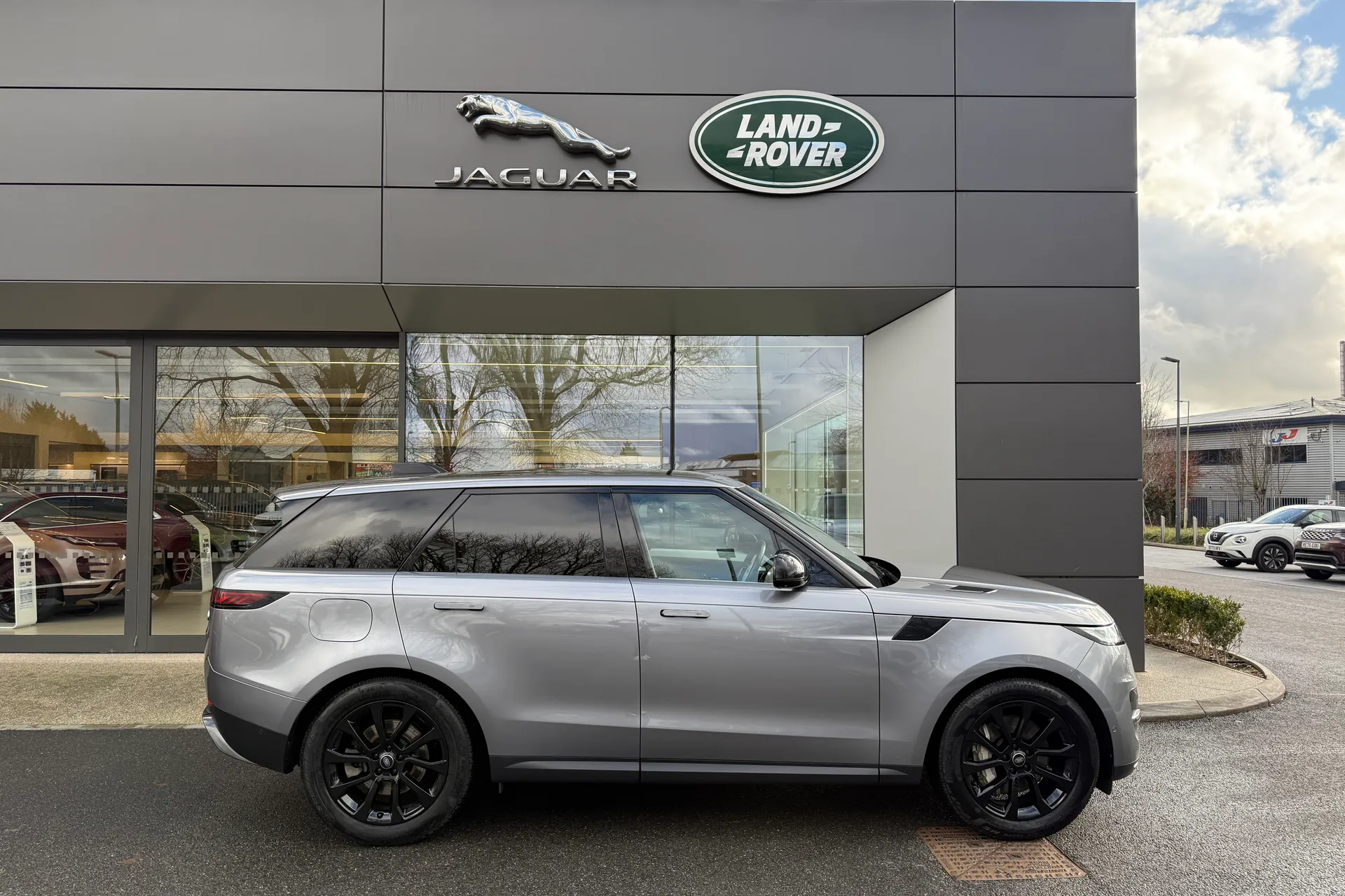 LAND ROVER RANGE ROVER SPORT thumbnail image number 2
