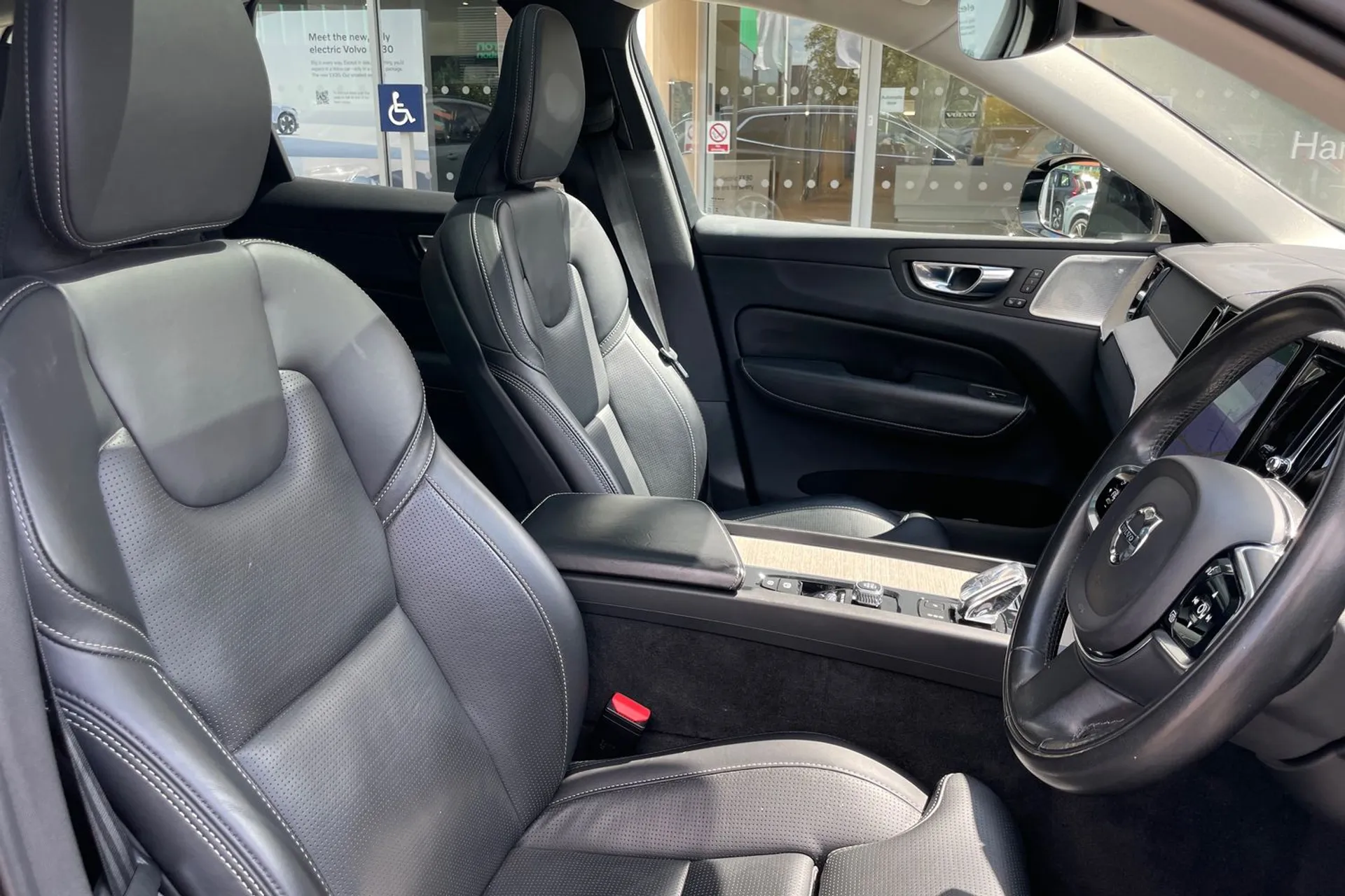 Volvo XC60 thumbnail image number 25
