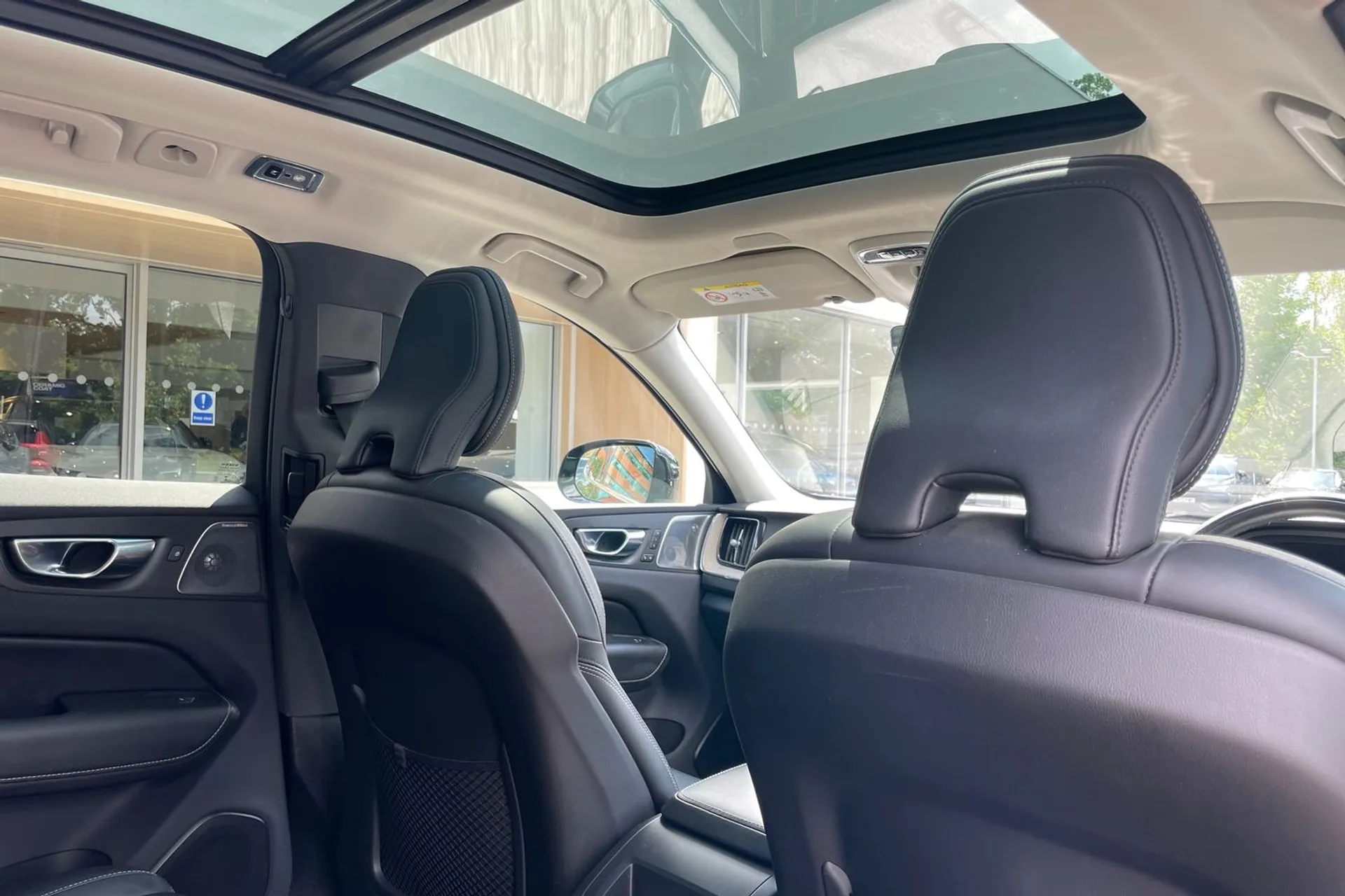 Volvo XC60 thumbnail image number 23