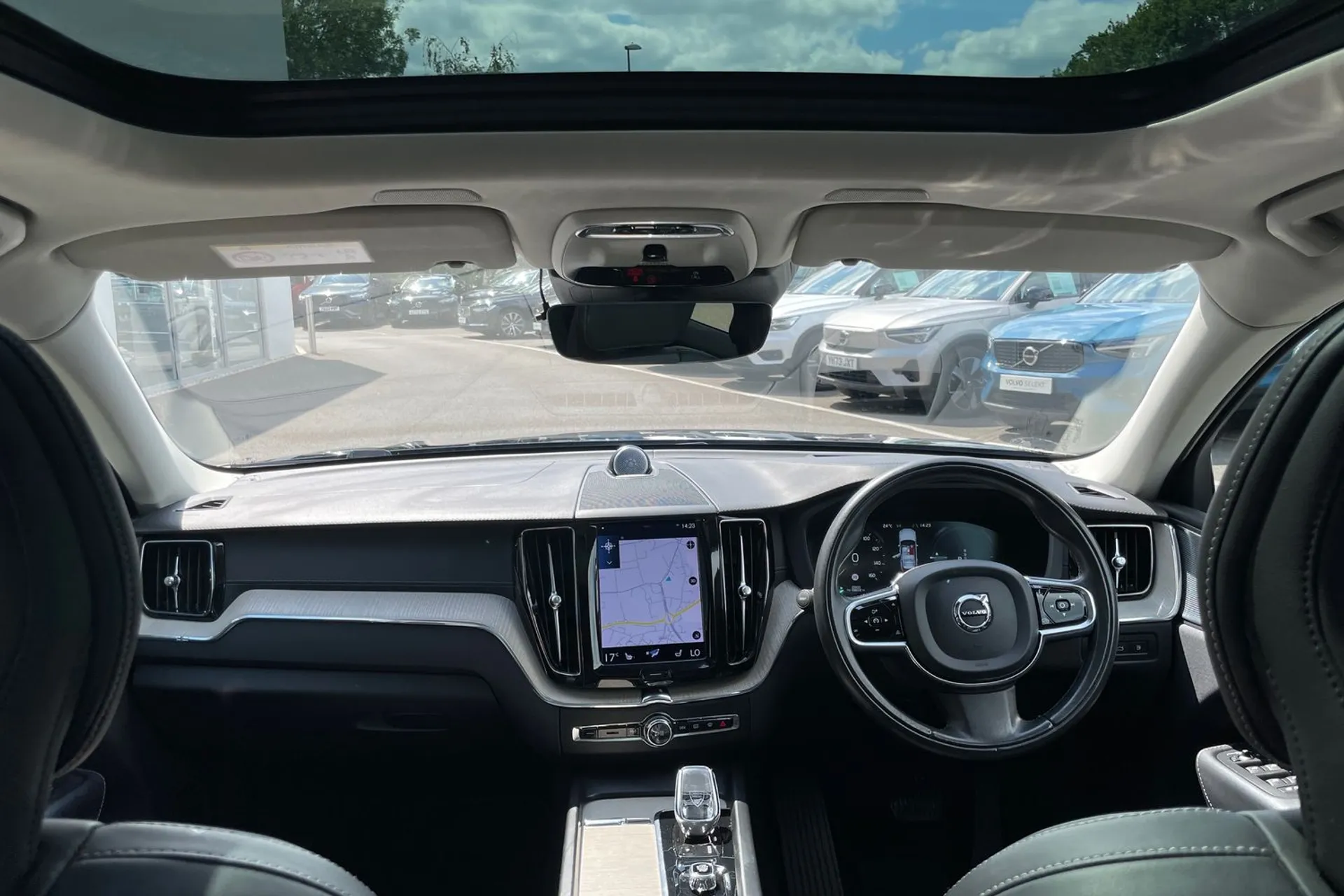 Volvo XC60 thumbnail image number 3
