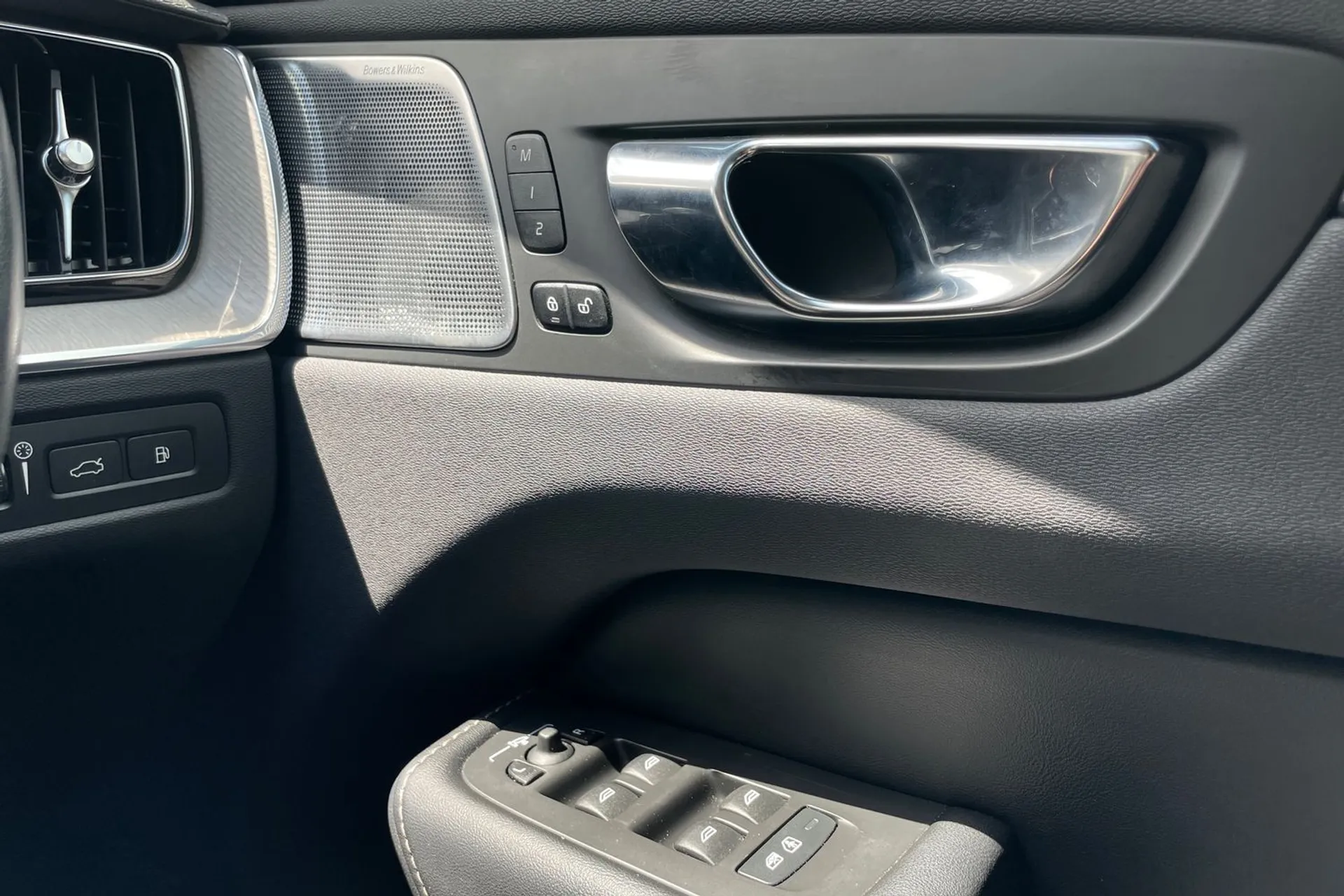 Volvo XC60 thumbnail image number 43