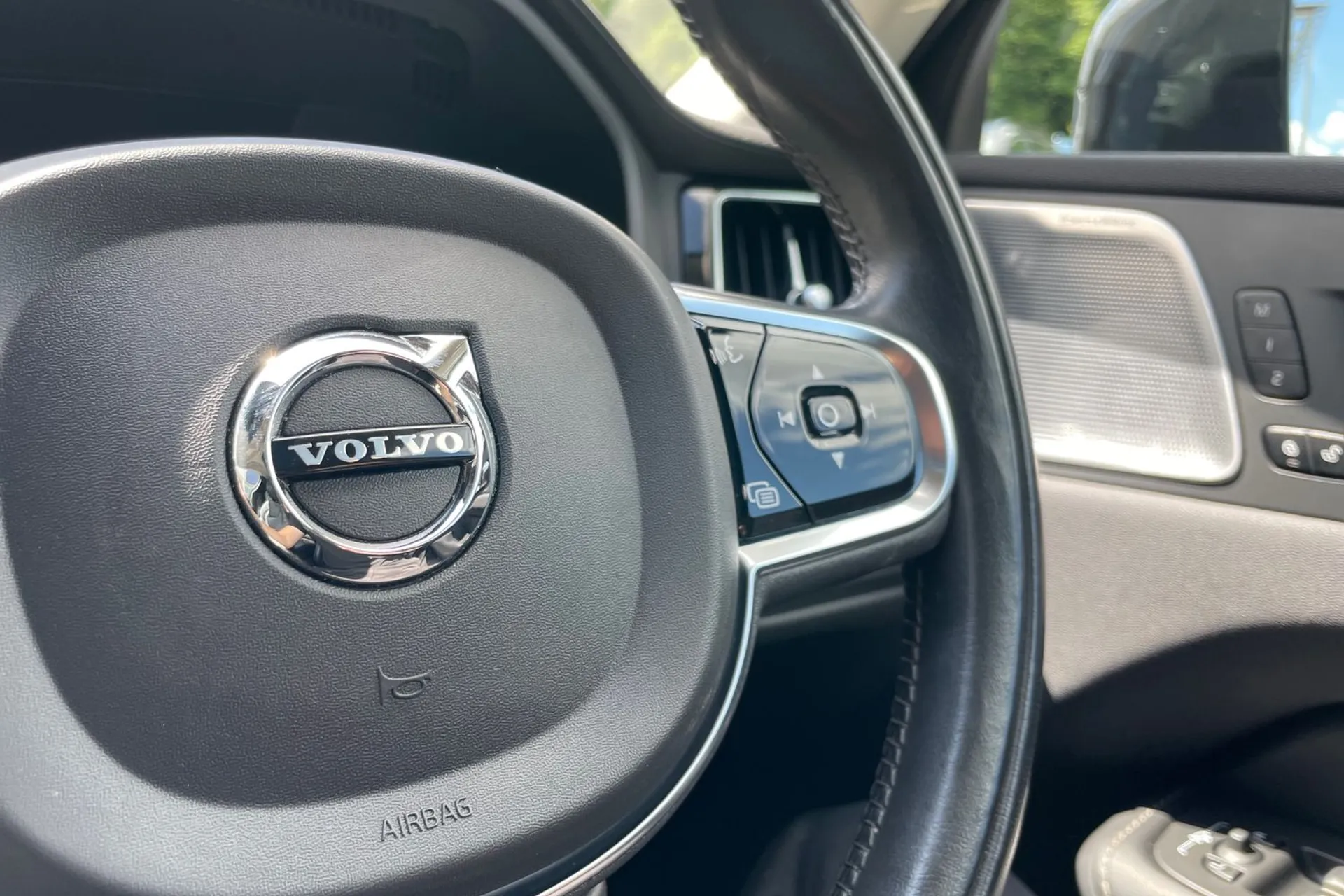 Volvo XC60 thumbnail image number 36