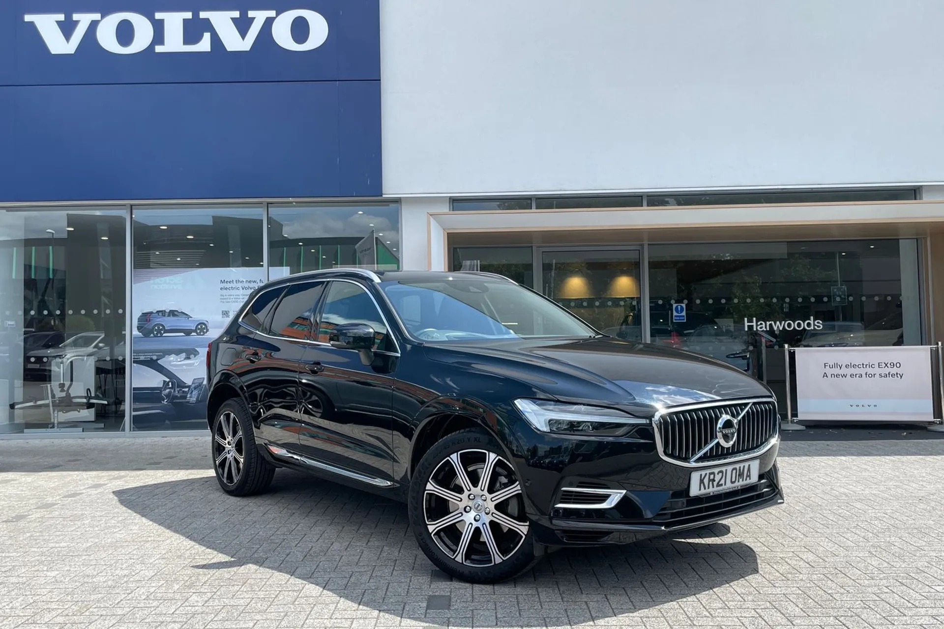 Volvo XC60 focused image