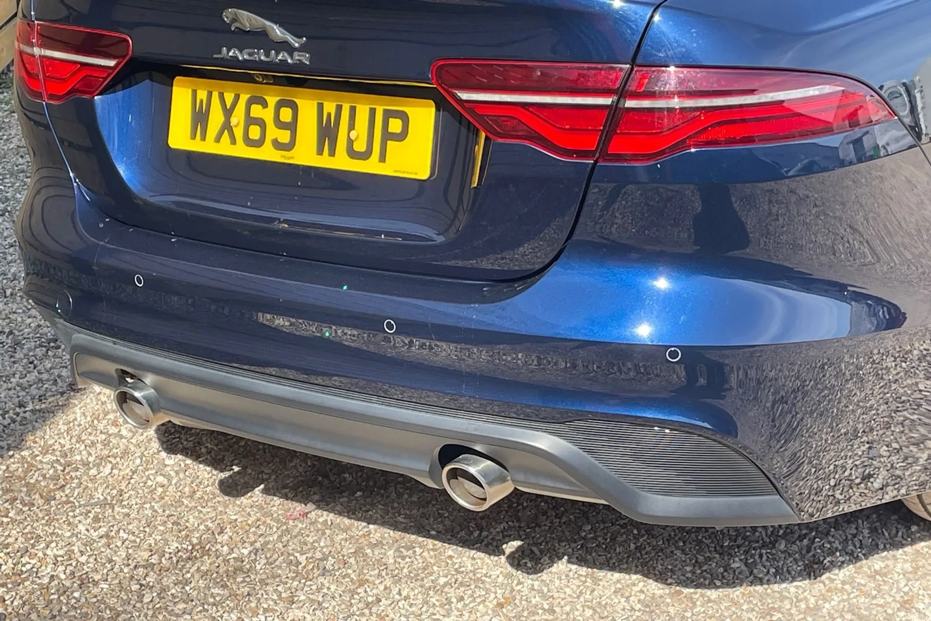 Jaguar XE thumbnail image number 18