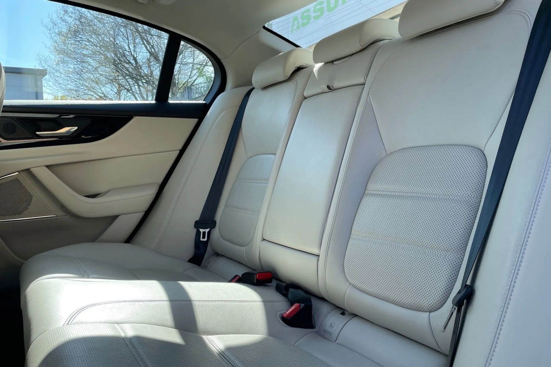 Jaguar XE thumbnail image number 30