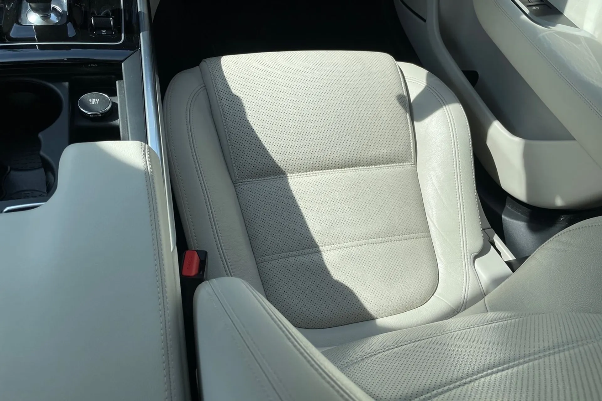 Jaguar XE thumbnail image number 34