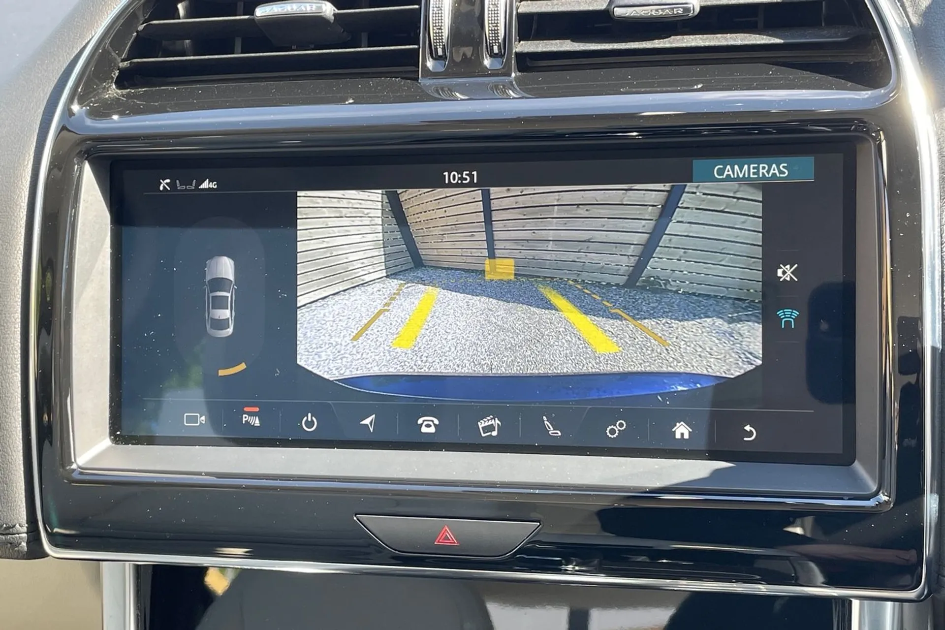 Jaguar XE thumbnail image number 5