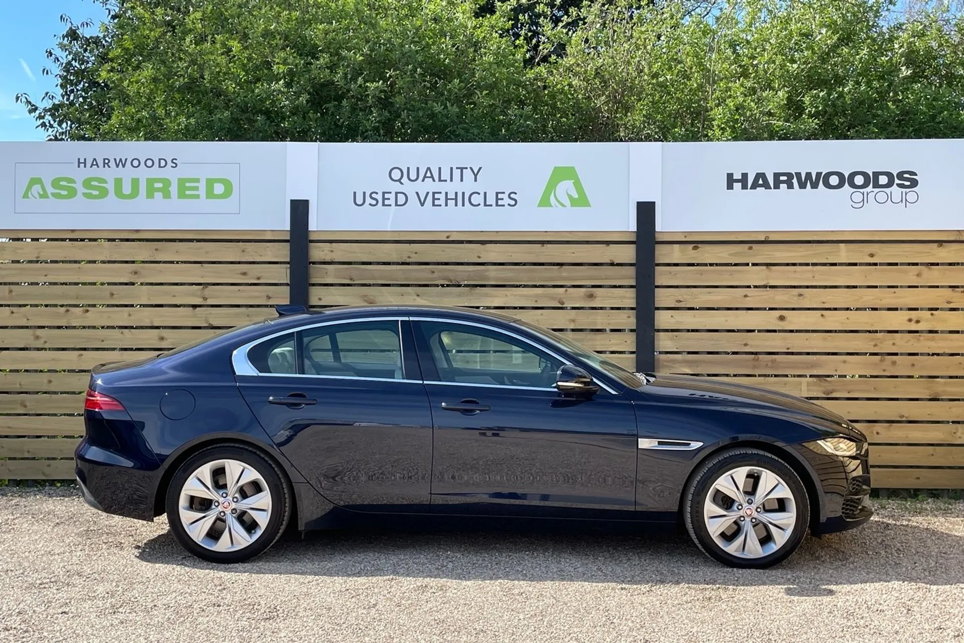 Jaguar XE thumbnail image number 2