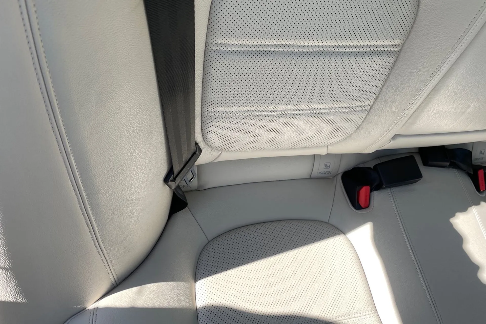 Jaguar XE thumbnail image number 25