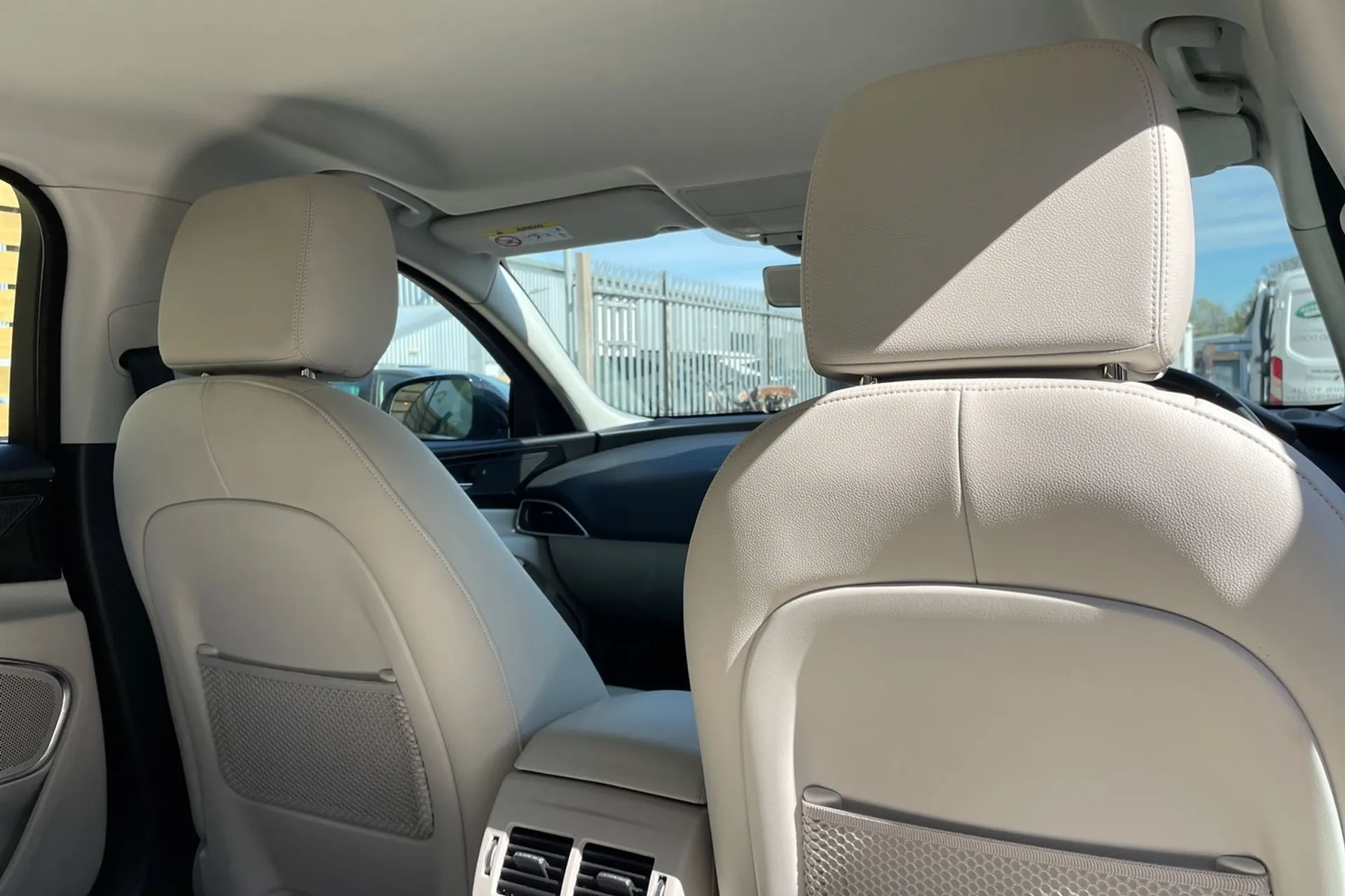 Jaguar XE thumbnail image number 24
