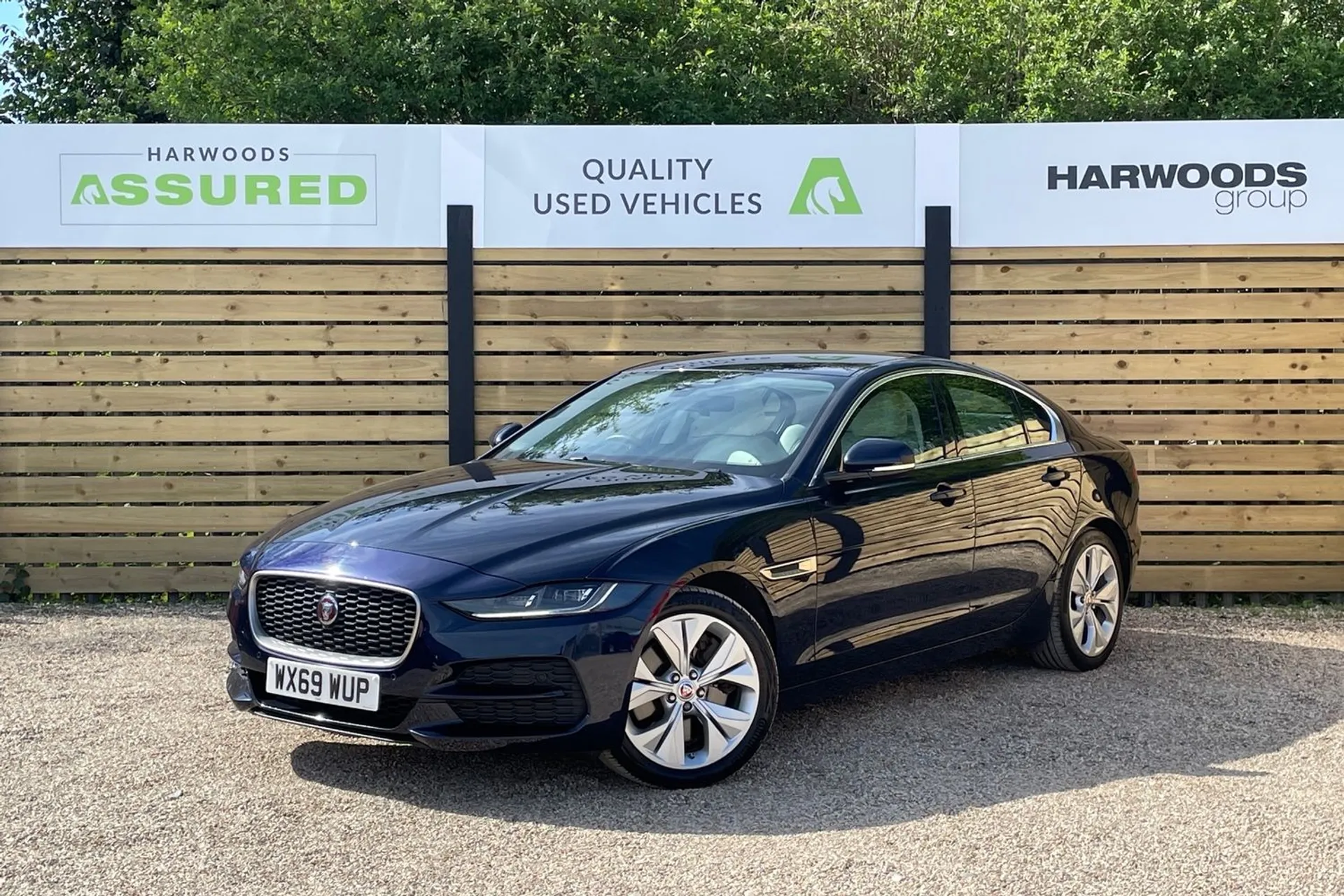 Jaguar XE thumbnail image number 12