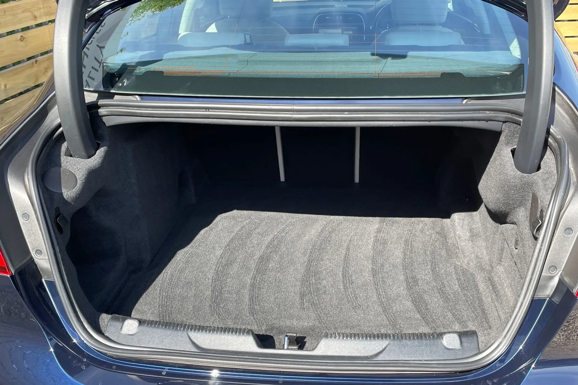 Jaguar XE thumbnail image number 20