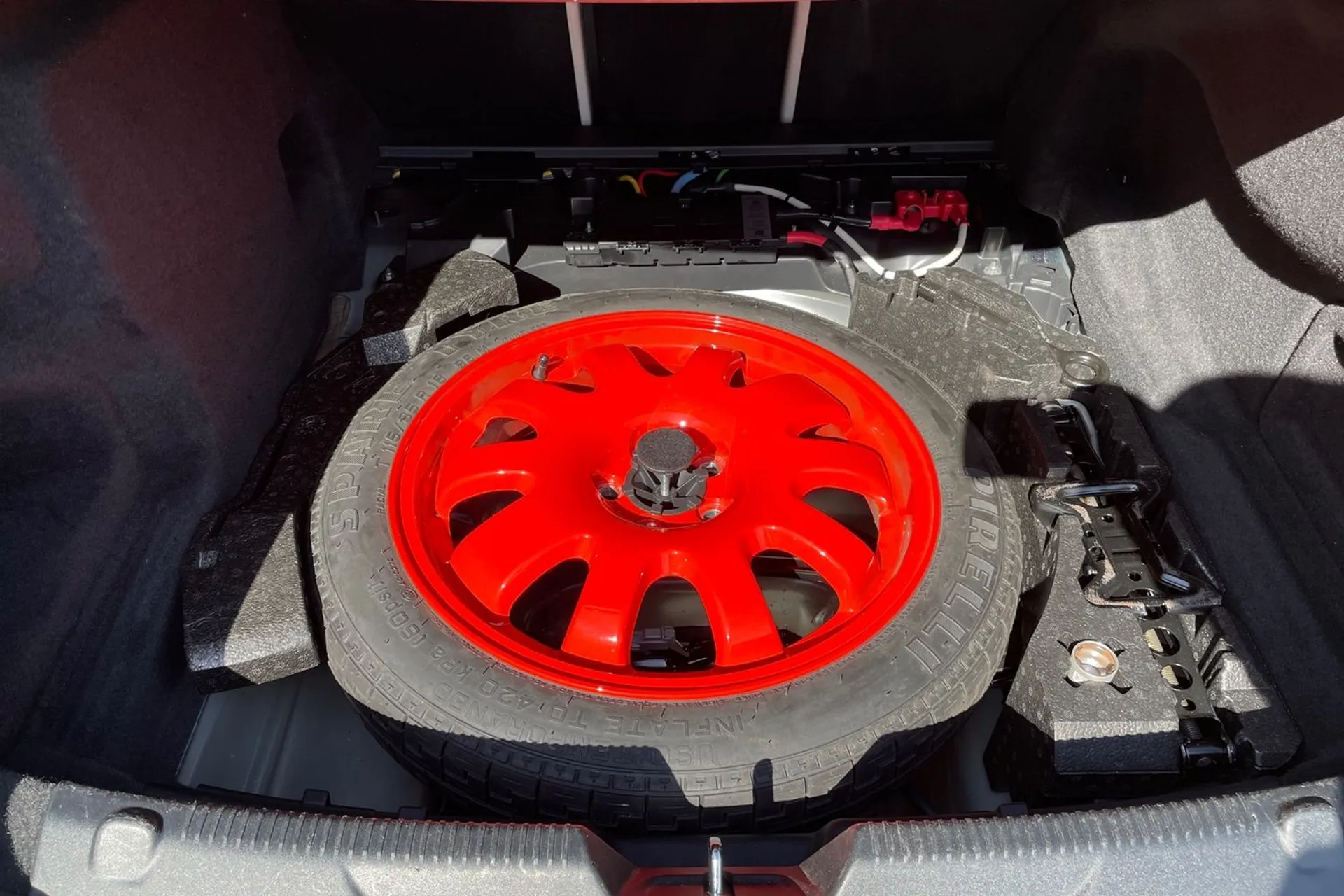 Jaguar XE thumbnail image number 21