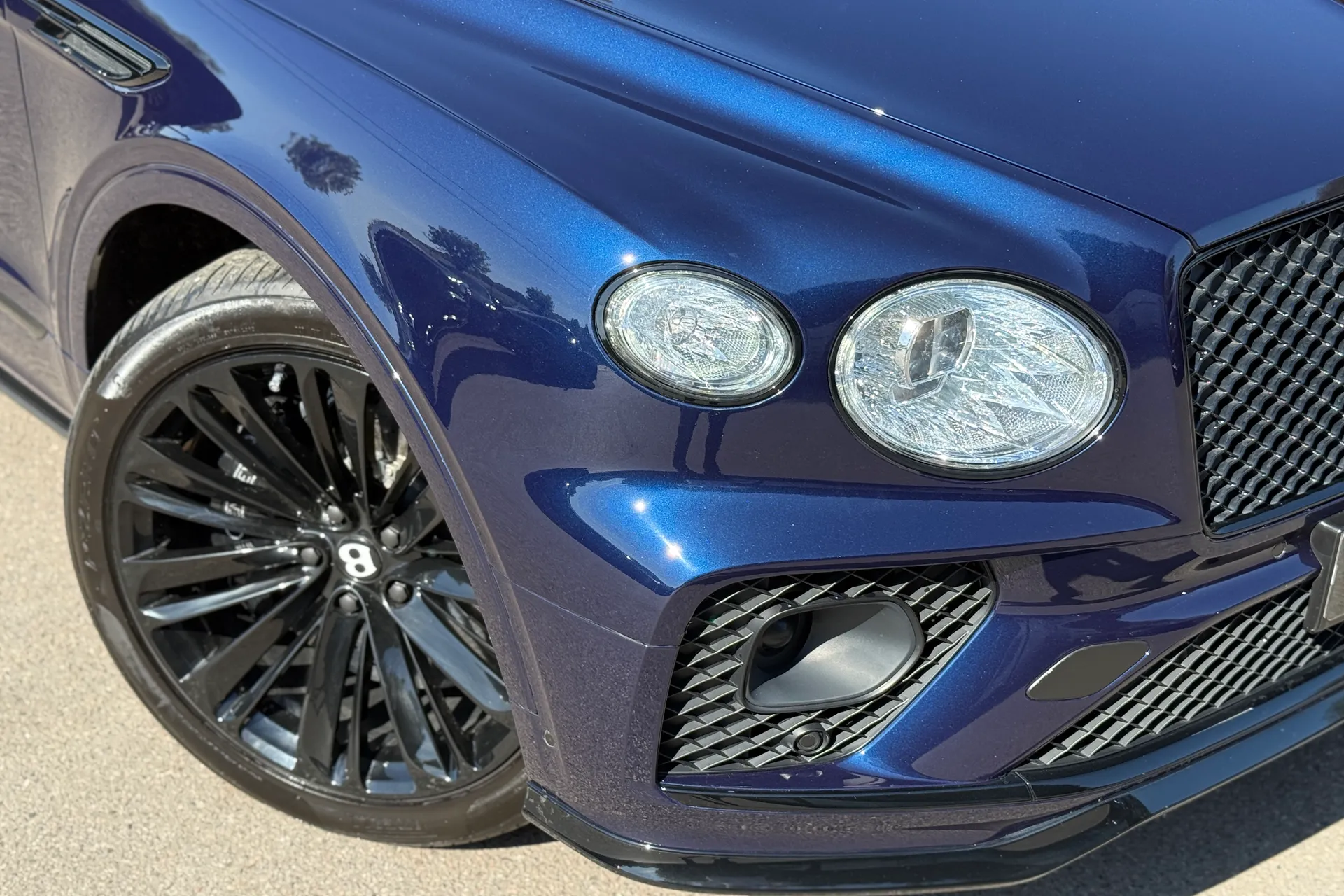 Bentley BENTAYGA thumbnail image number 9
