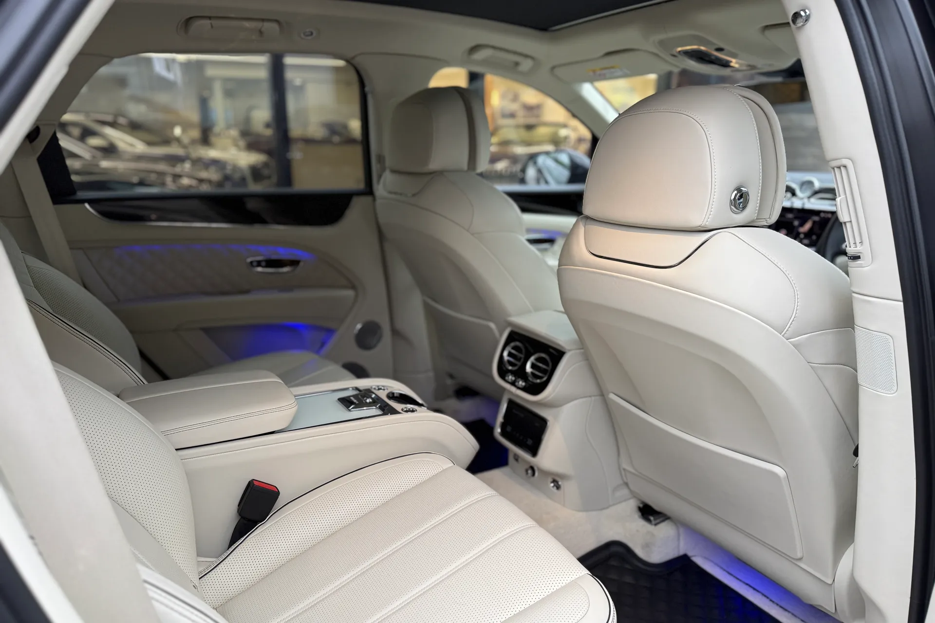 Bentley BENTAYGA thumbnail image number 24