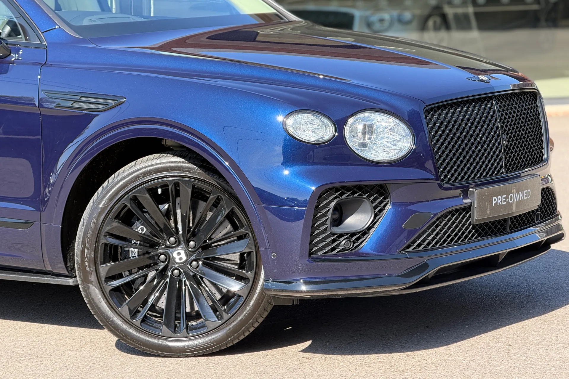 Bentley BENTAYGA thumbnail image number 2