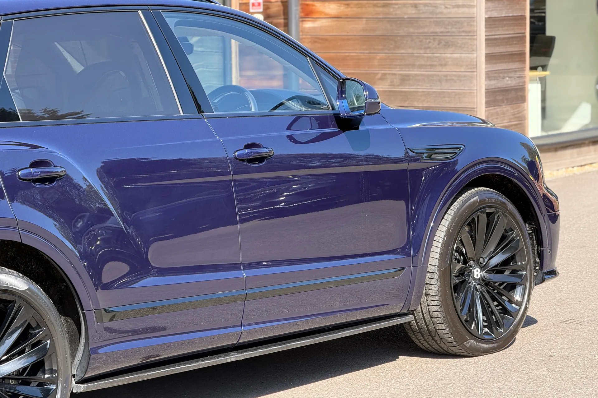 Bentley BENTAYGA thumbnail image number 10