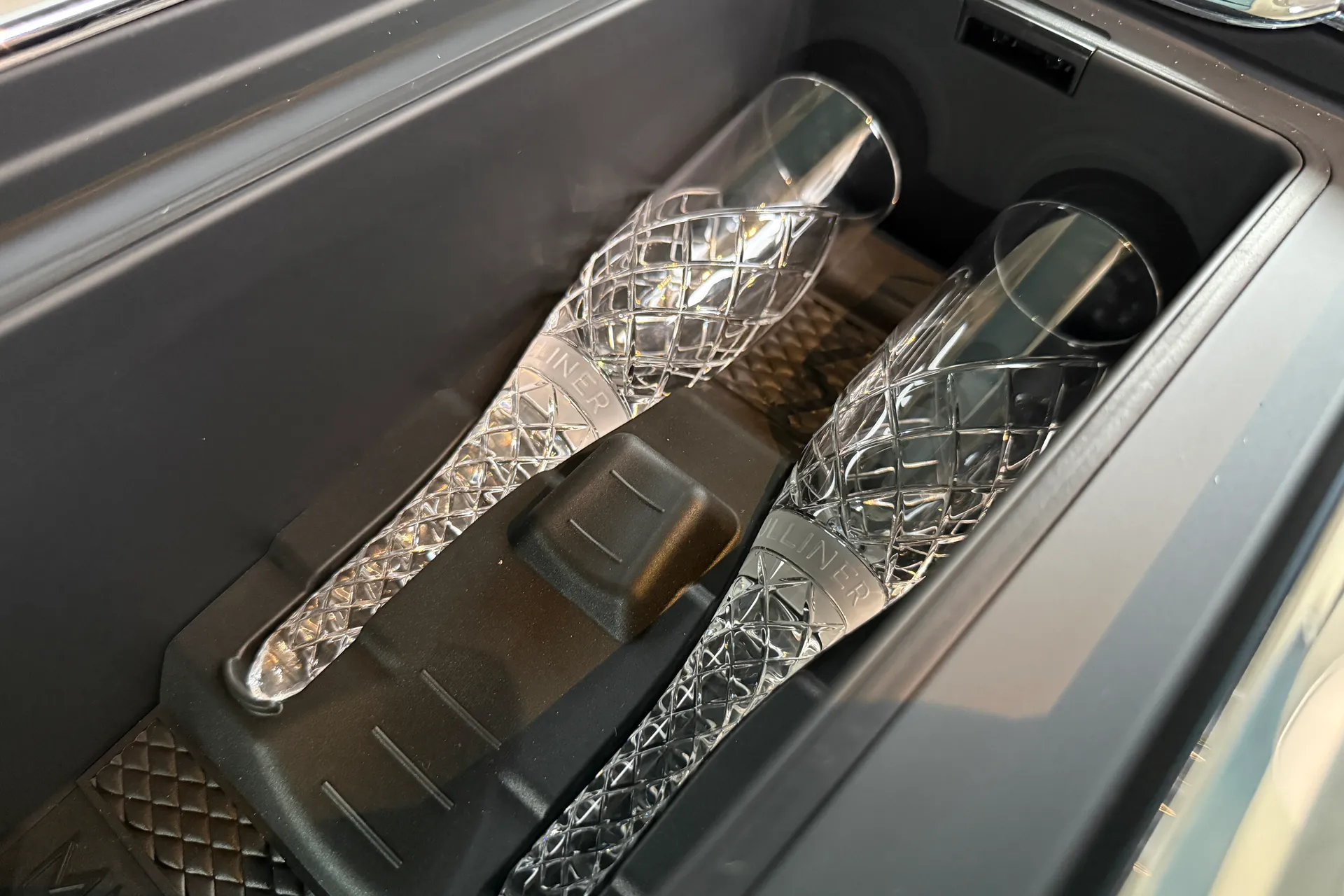 Bentley BENTAYGA thumbnail image number 31