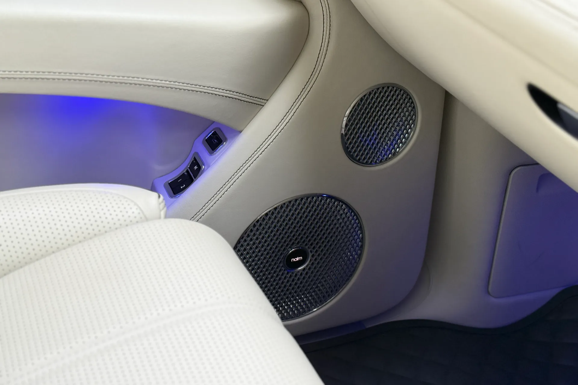 Bentley BENTAYGA thumbnail image number 44