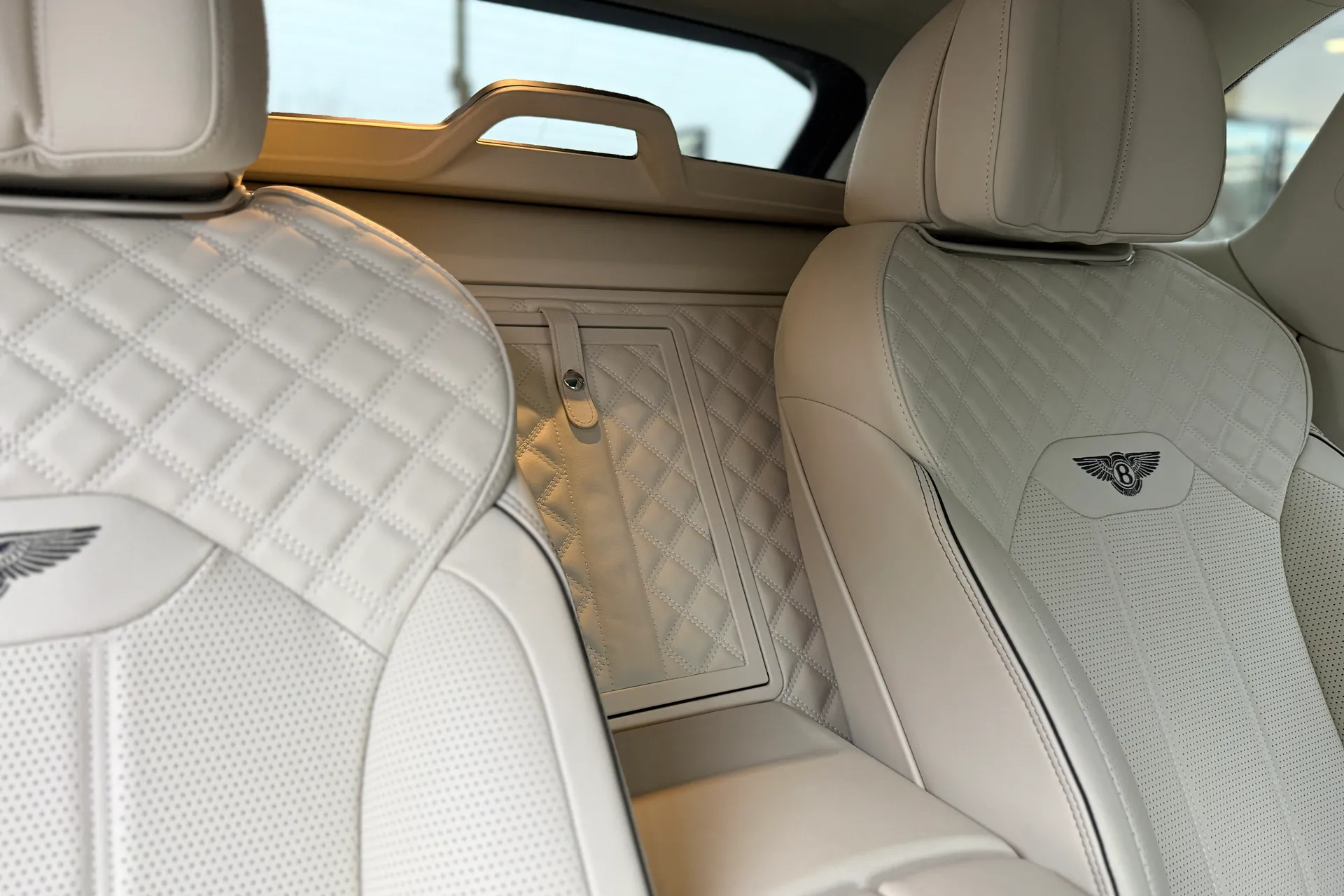 Bentley BENTAYGA thumbnail image number 30