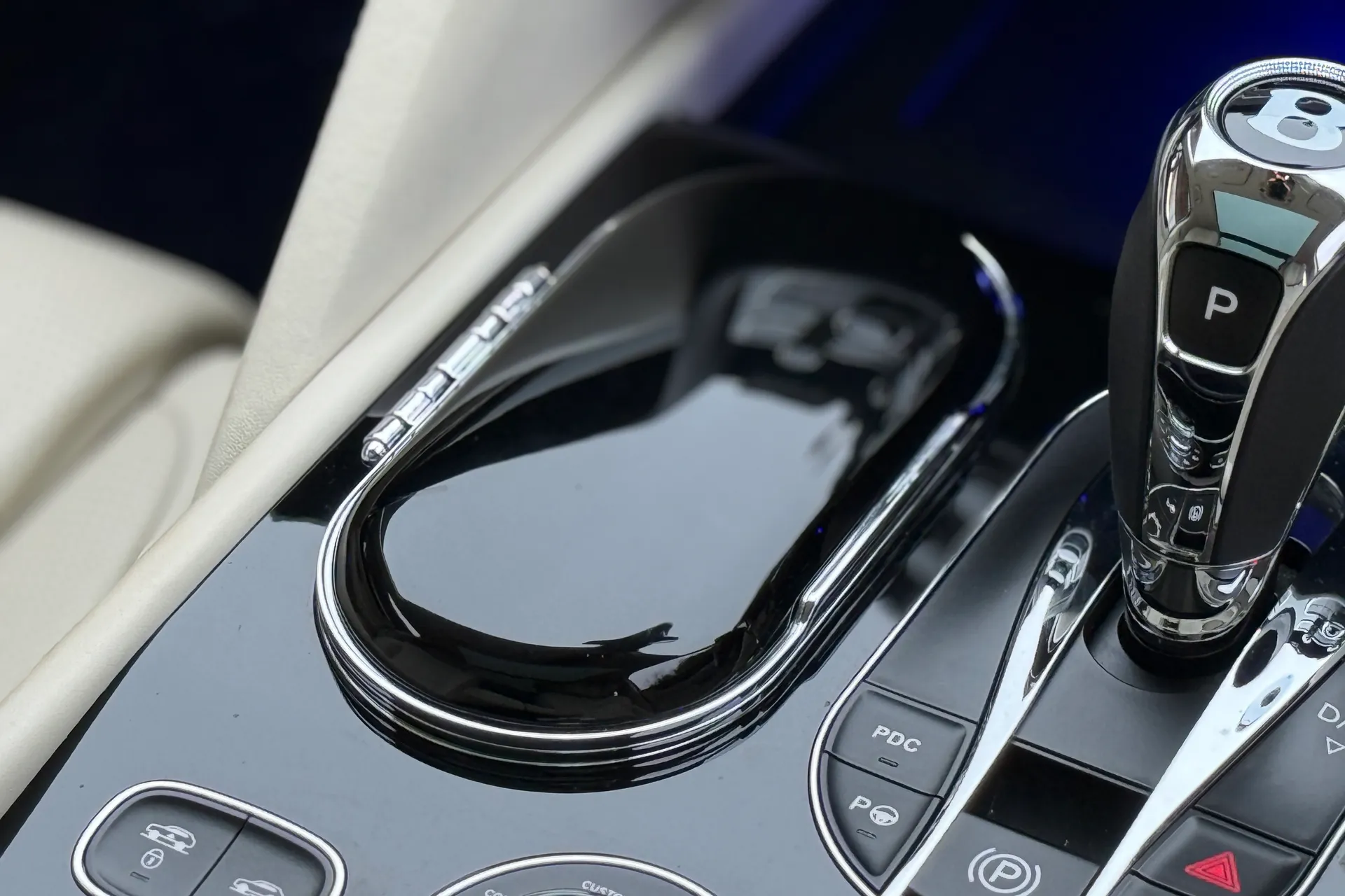 Bentley BENTAYGA thumbnail image number 42