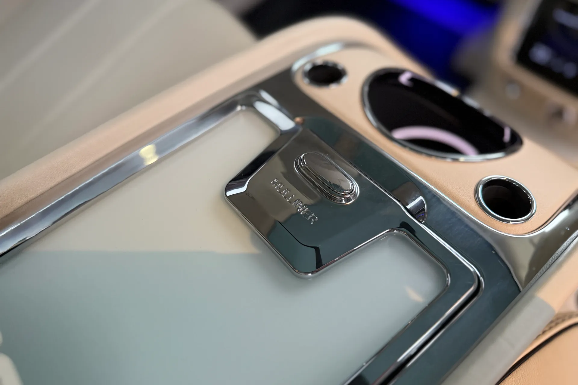 Bentley BENTAYGA thumbnail image number 28