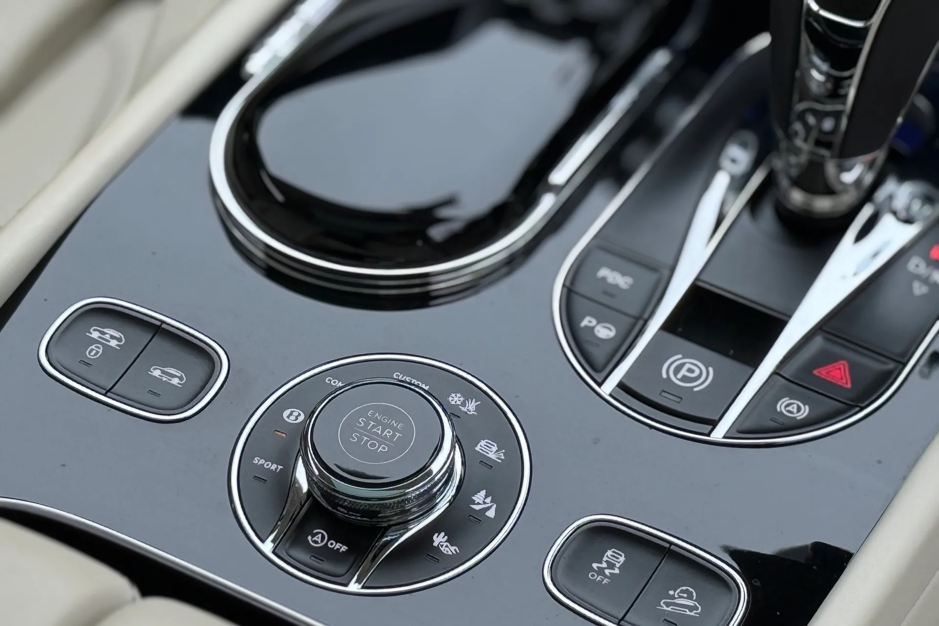 Bentley BENTAYGA thumbnail image number 39