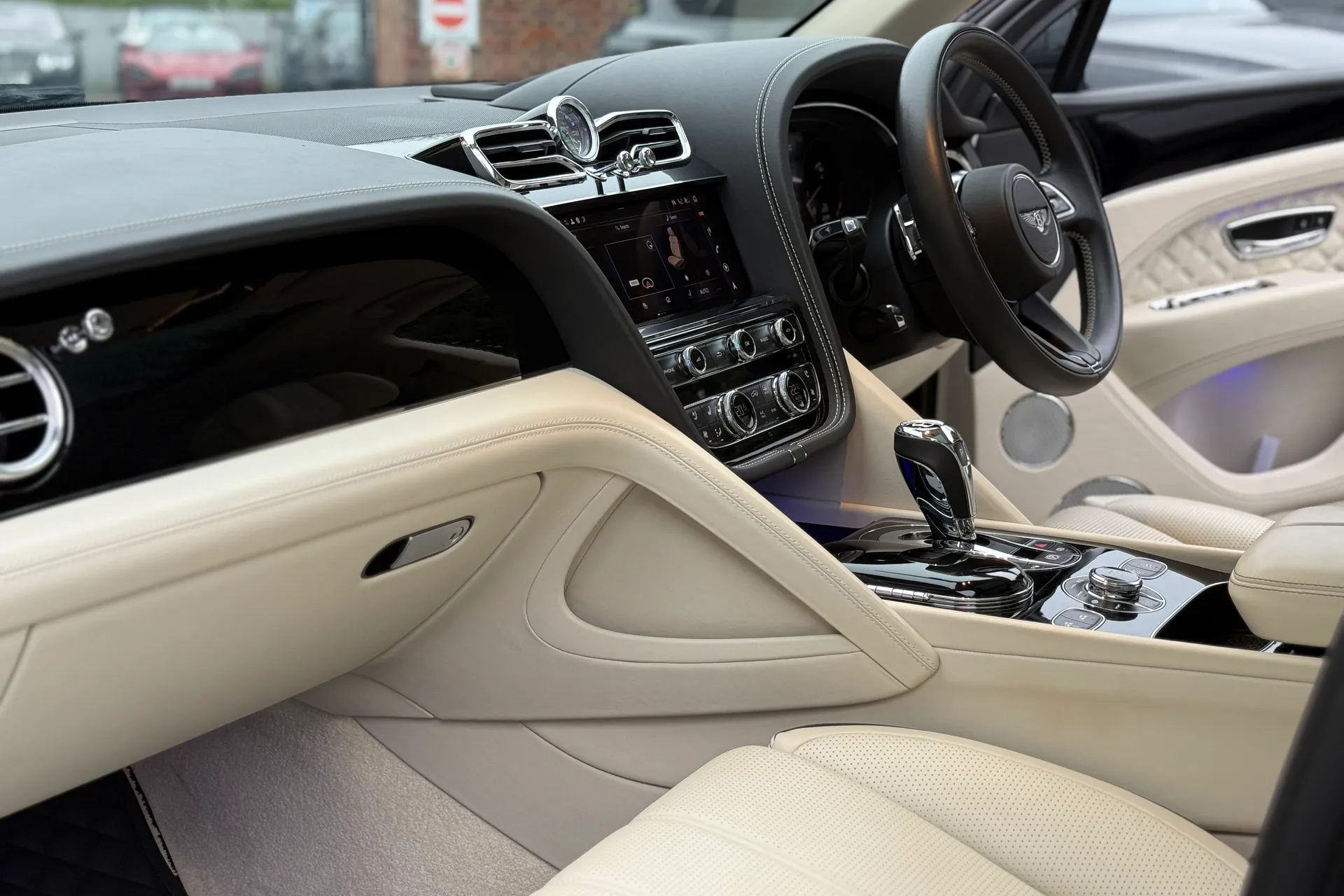 Bentley BENTAYGA thumbnail image number 45