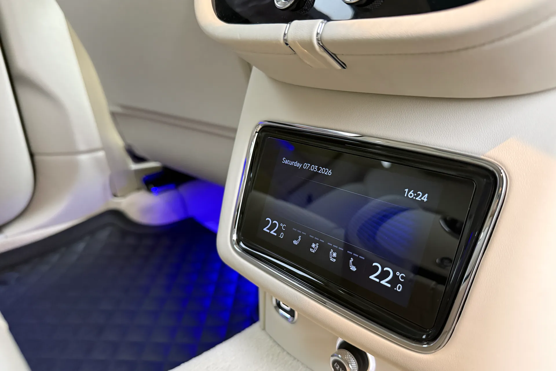 Bentley BENTAYGA thumbnail image number 36