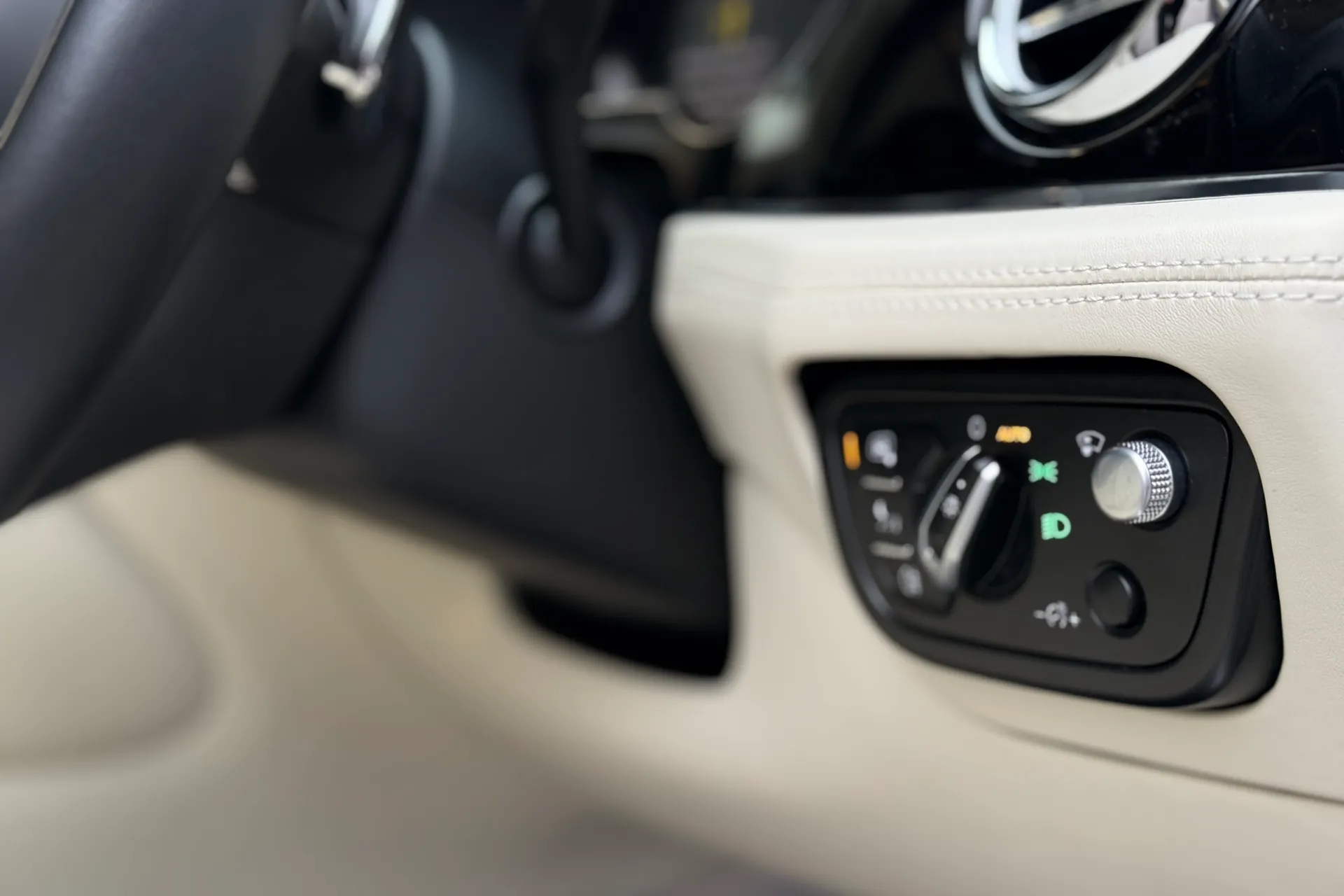 Bentley BENTAYGA thumbnail image number 20