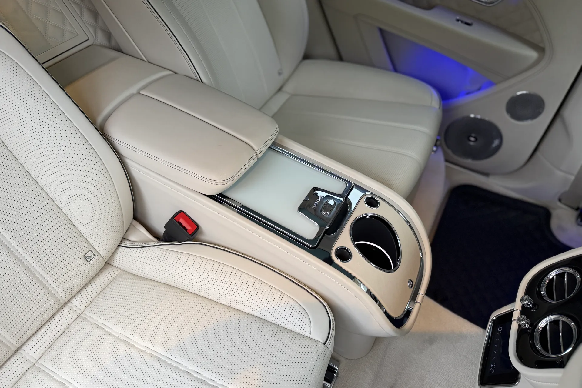 Bentley BENTAYGA thumbnail image number 26