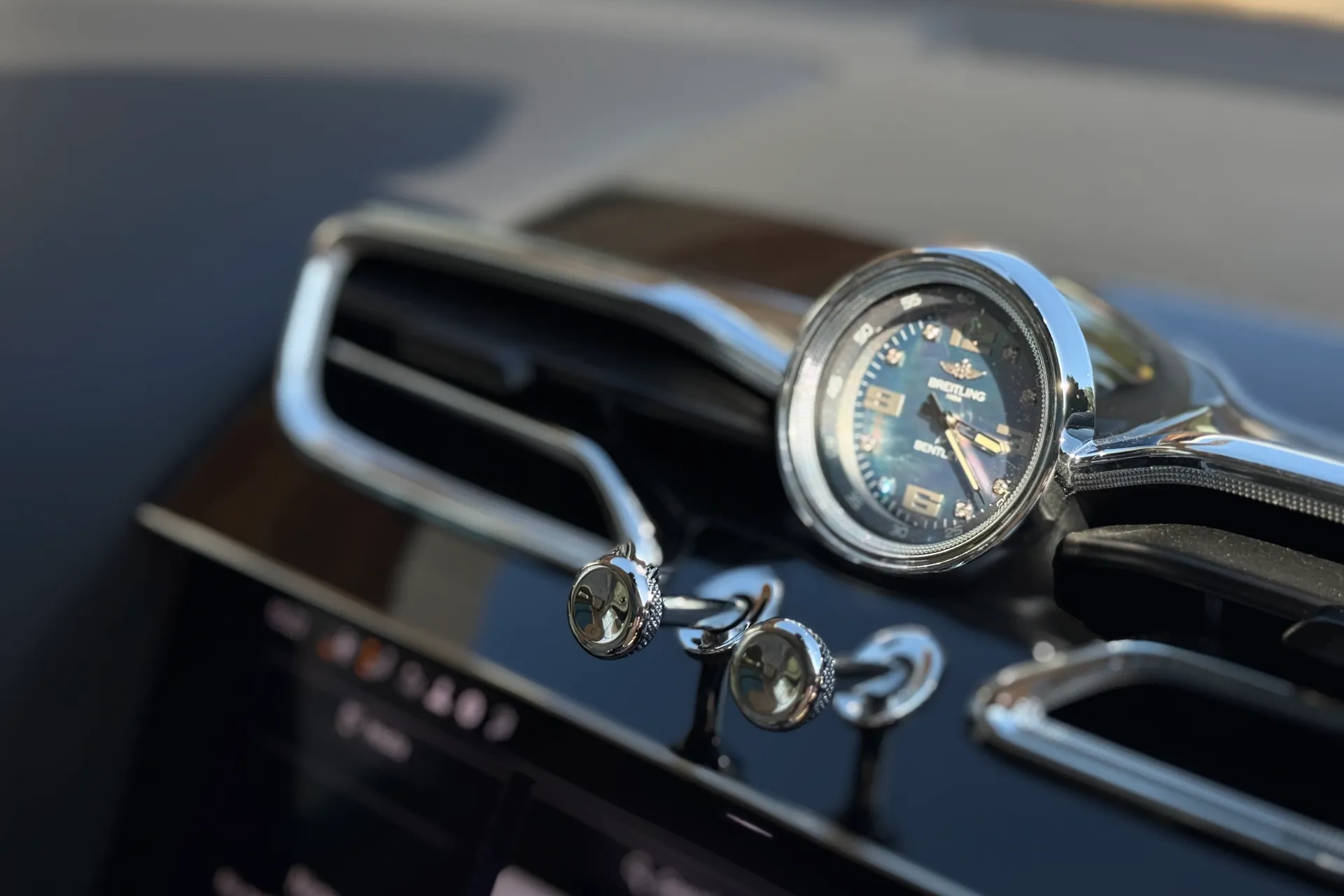 Bentley BENTAYGA thumbnail image number 4