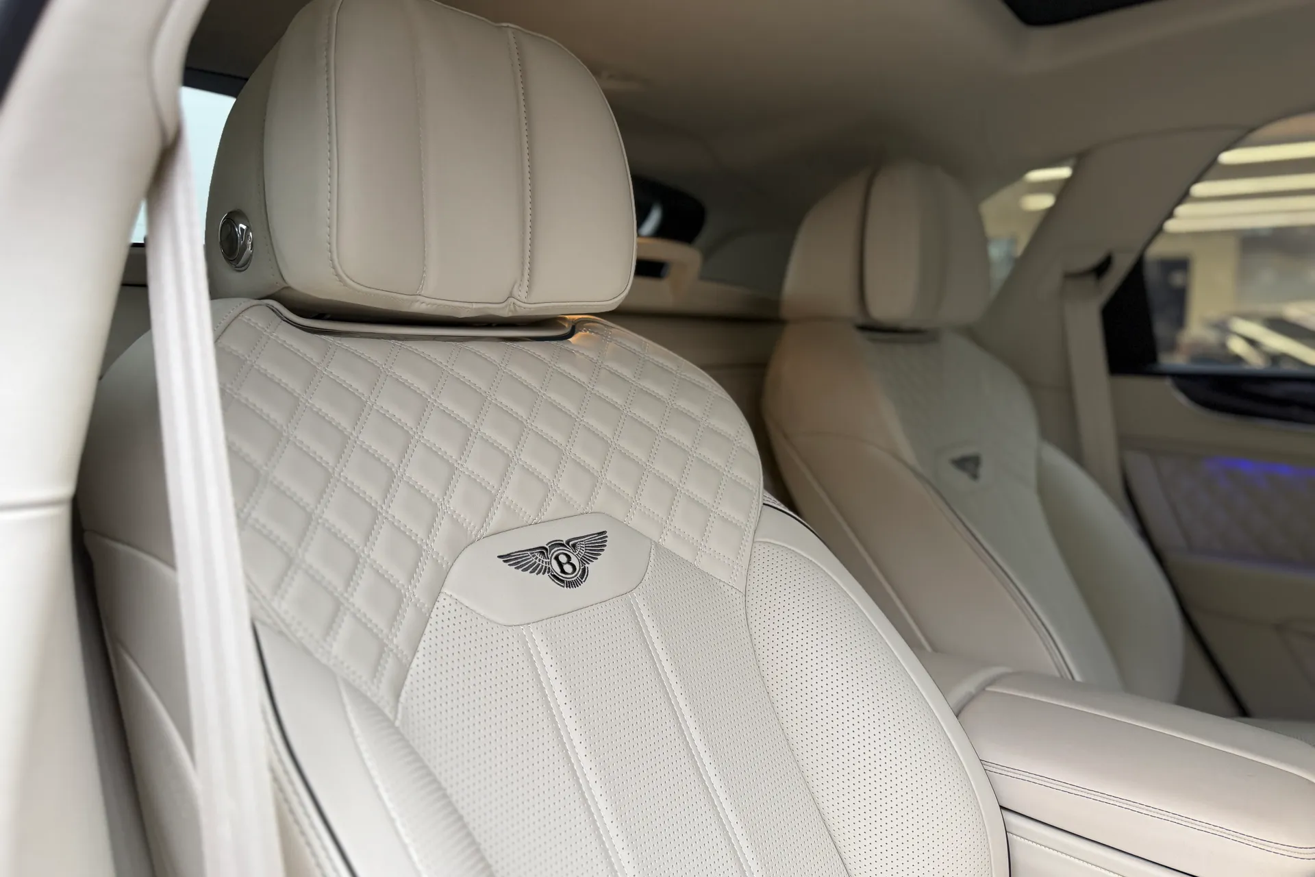 Bentley BENTAYGA thumbnail image number 29