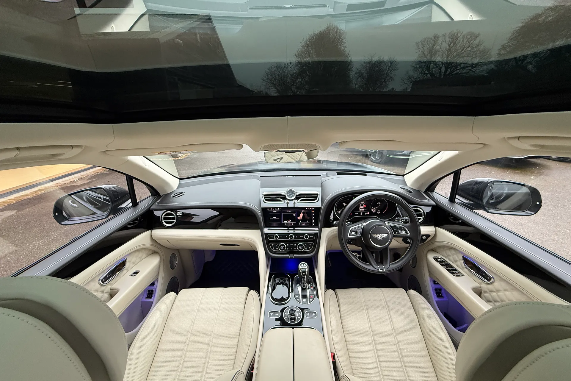 Bentley BENTAYGA thumbnail image number 5