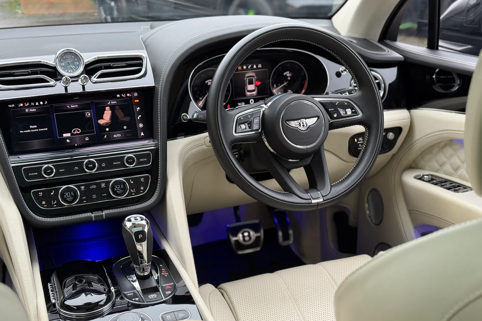 Bentley BENTAYGA thumbnail image number 35