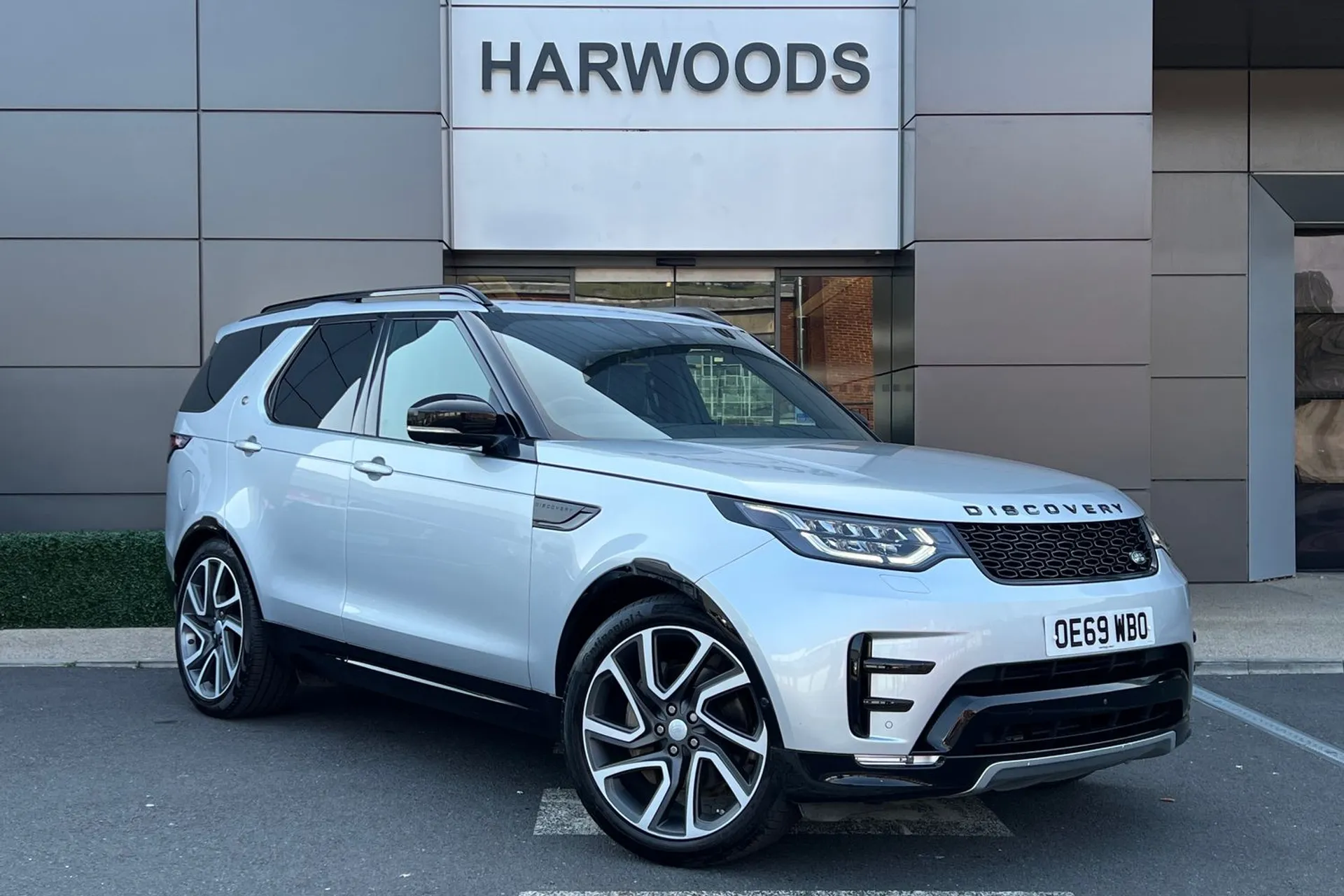 LAND ROVER DISCOVERY focused image