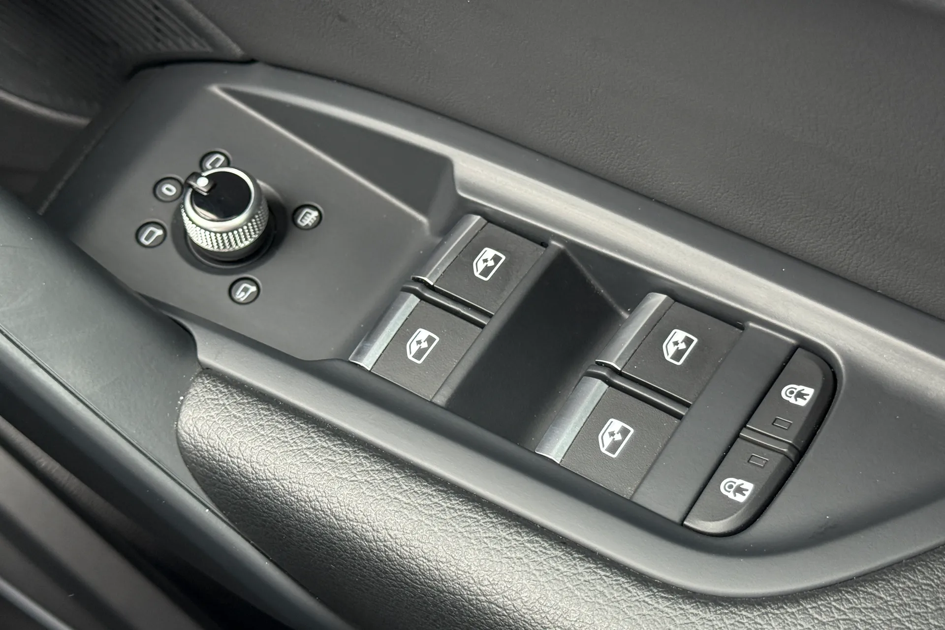 Audi Q5 thumbnail image number 23