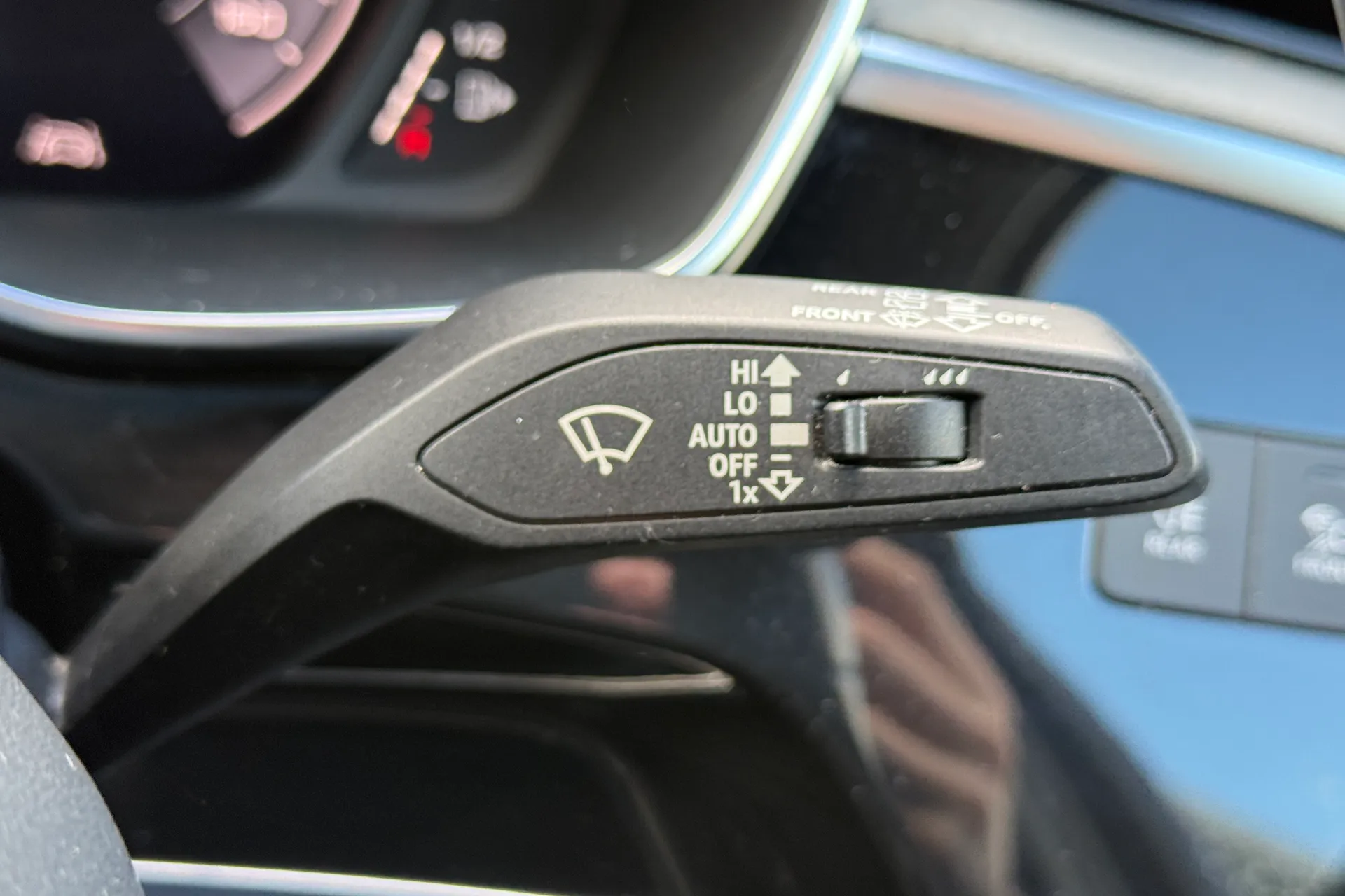 Audi Q3 thumbnail image number 18