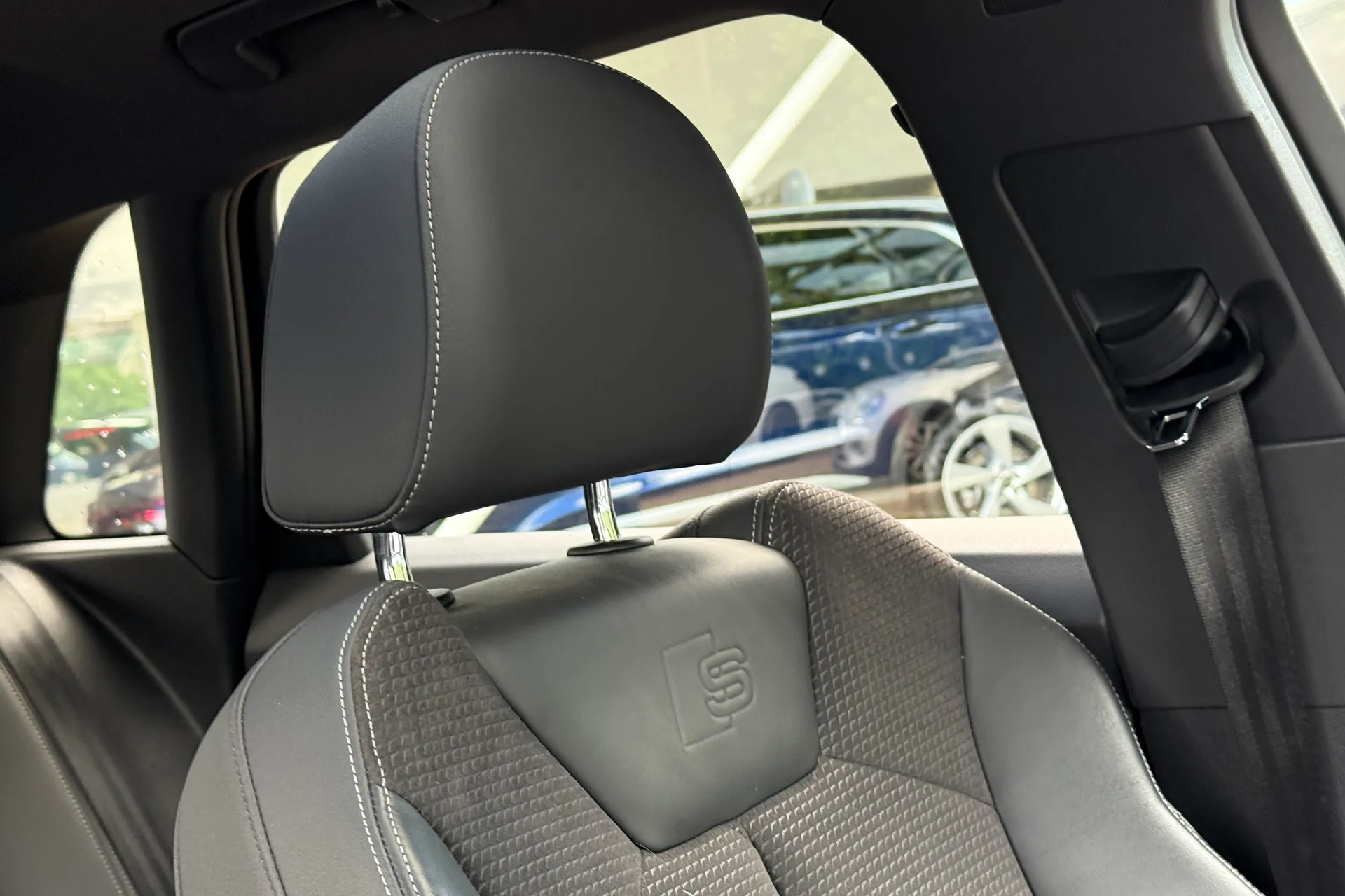 Audi Q3 thumbnail image number 28