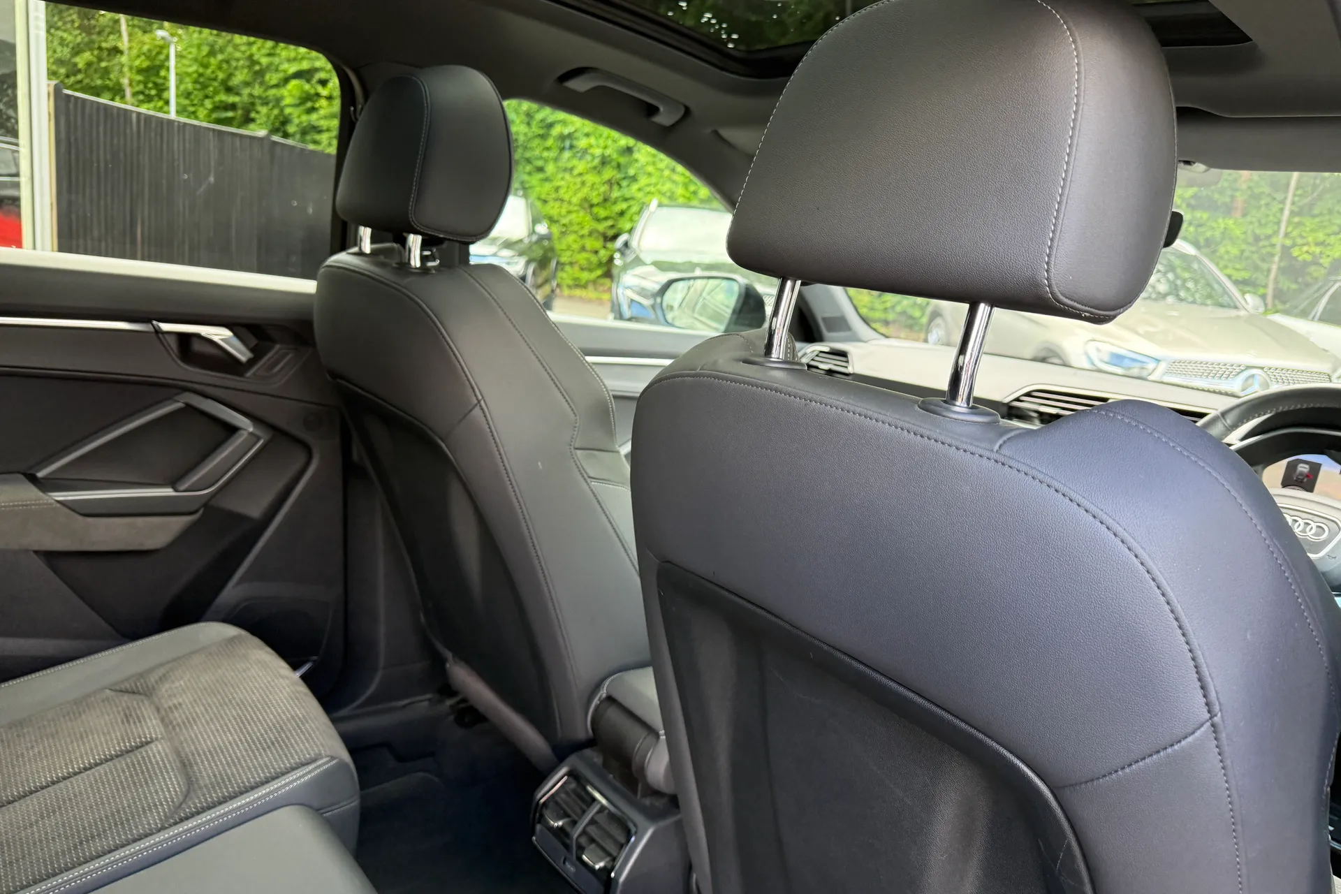 Audi Q3 thumbnail image number 40