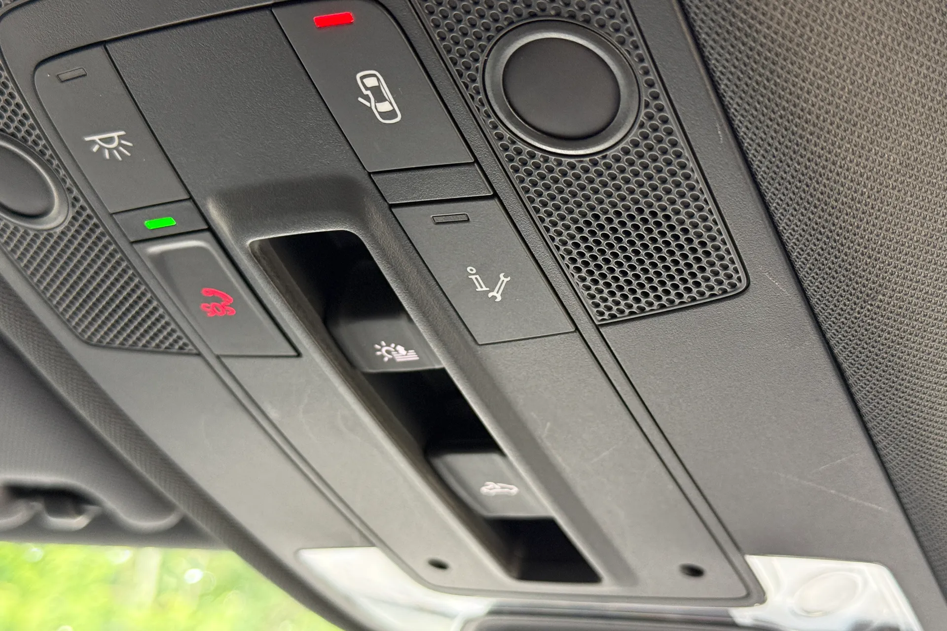 Audi Q3 thumbnail image number 23