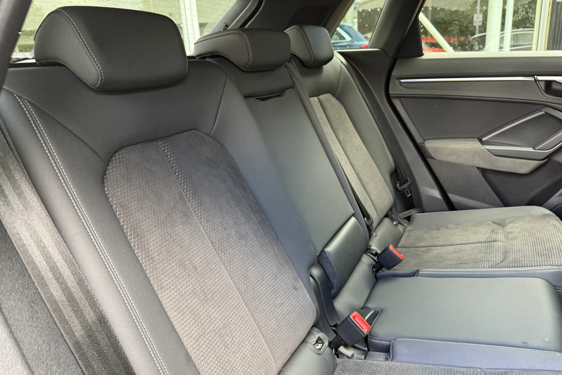 Audi Q3 thumbnail image number 38