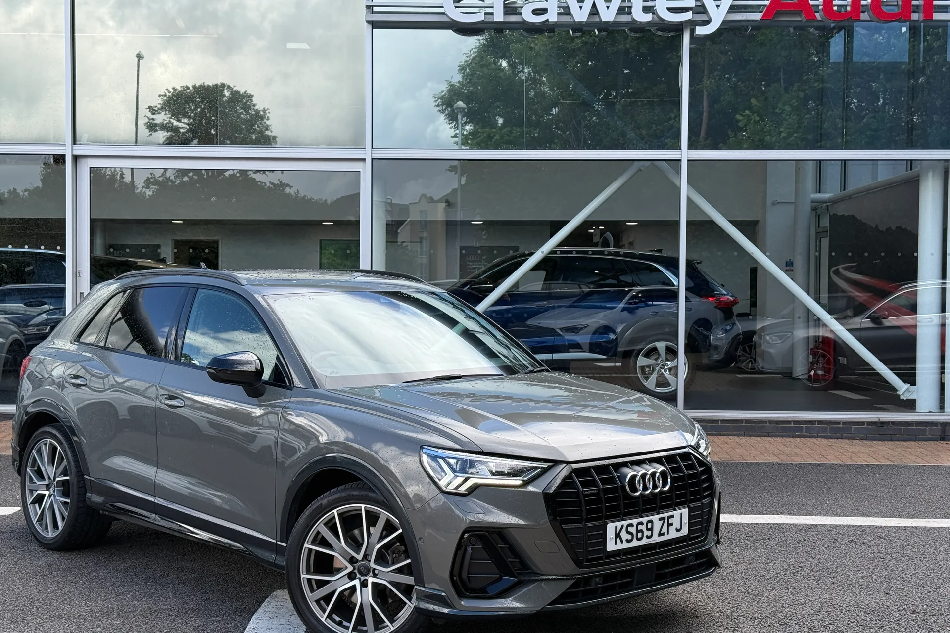 Audi Q3 focused image
