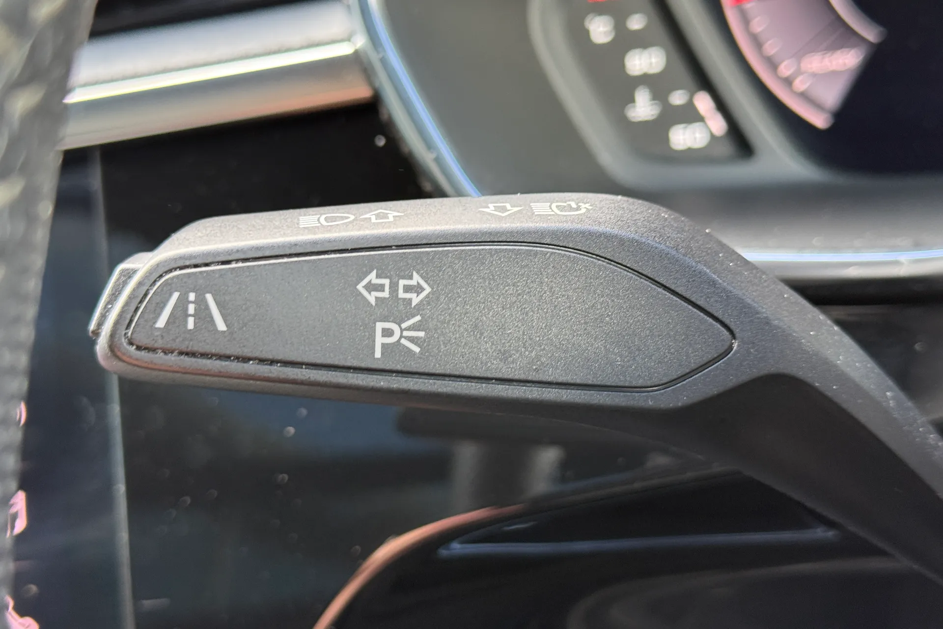Audi Q3 thumbnail image number 17