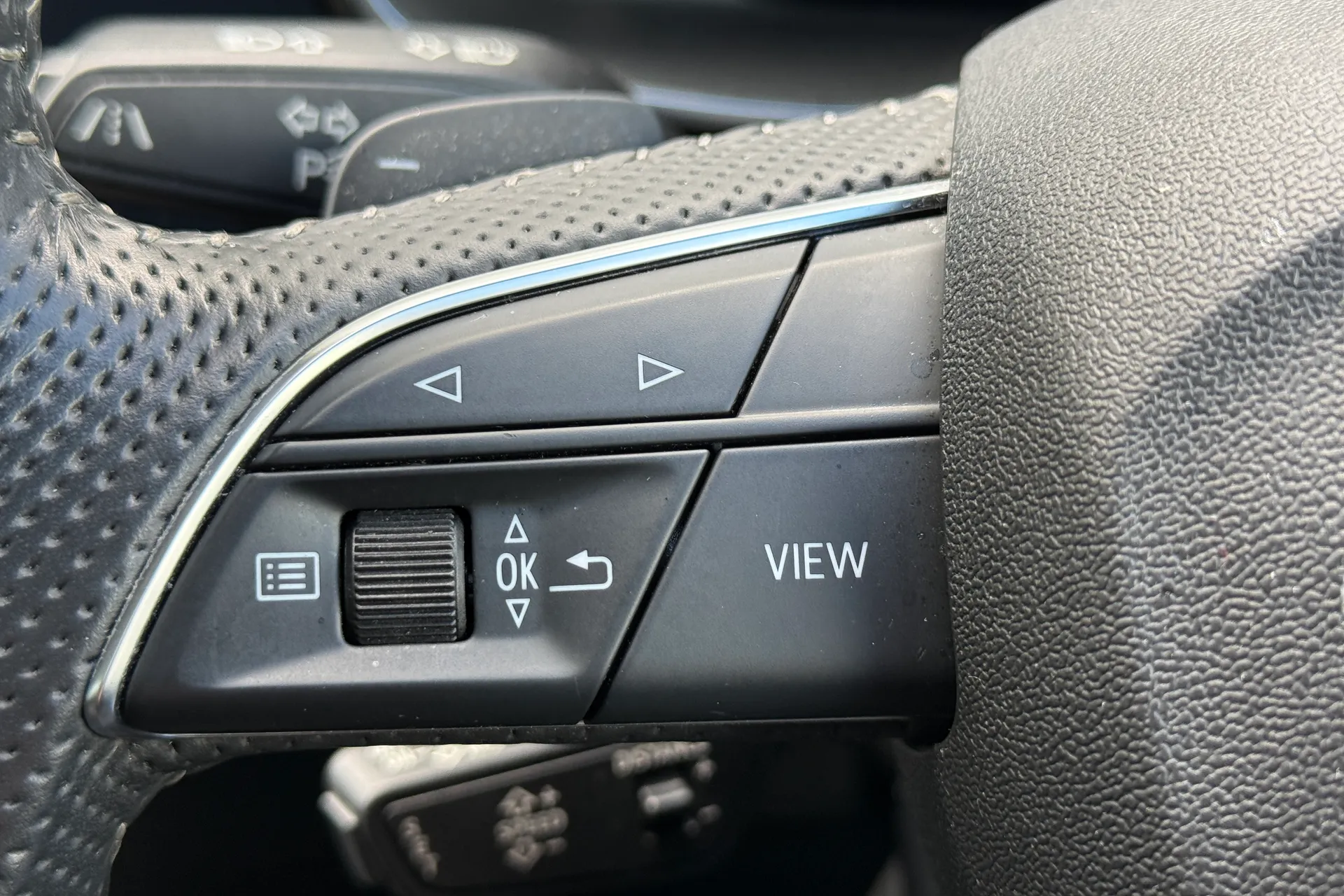 Audi Q3 thumbnail image number 26
