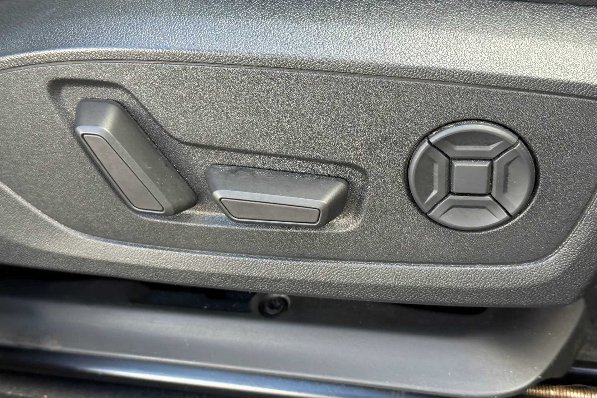 Audi Q3 thumbnail image number 33
