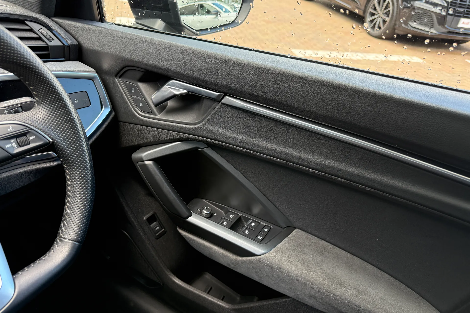 Audi Q3 thumbnail image number 30