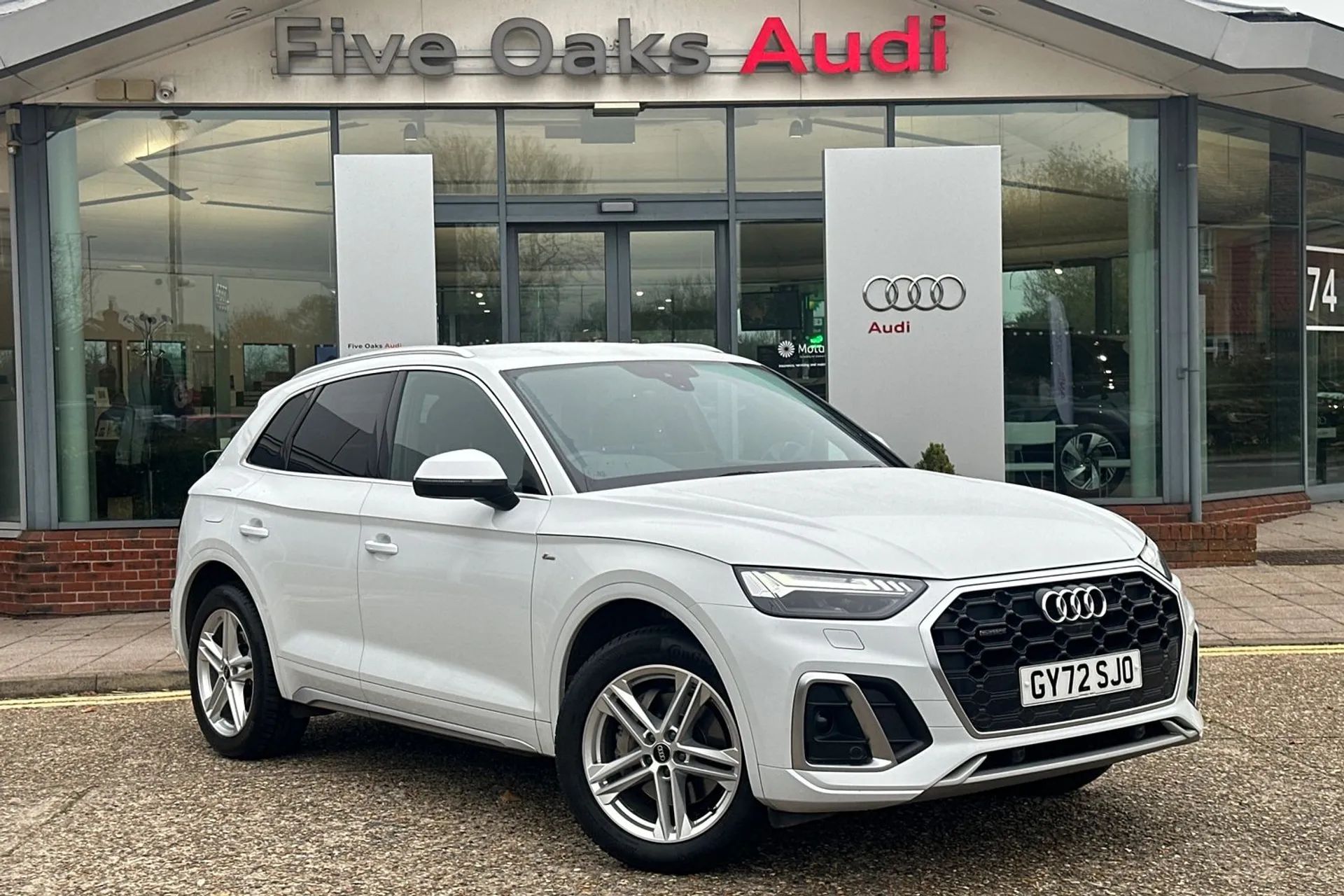 Audi Q5 focused image