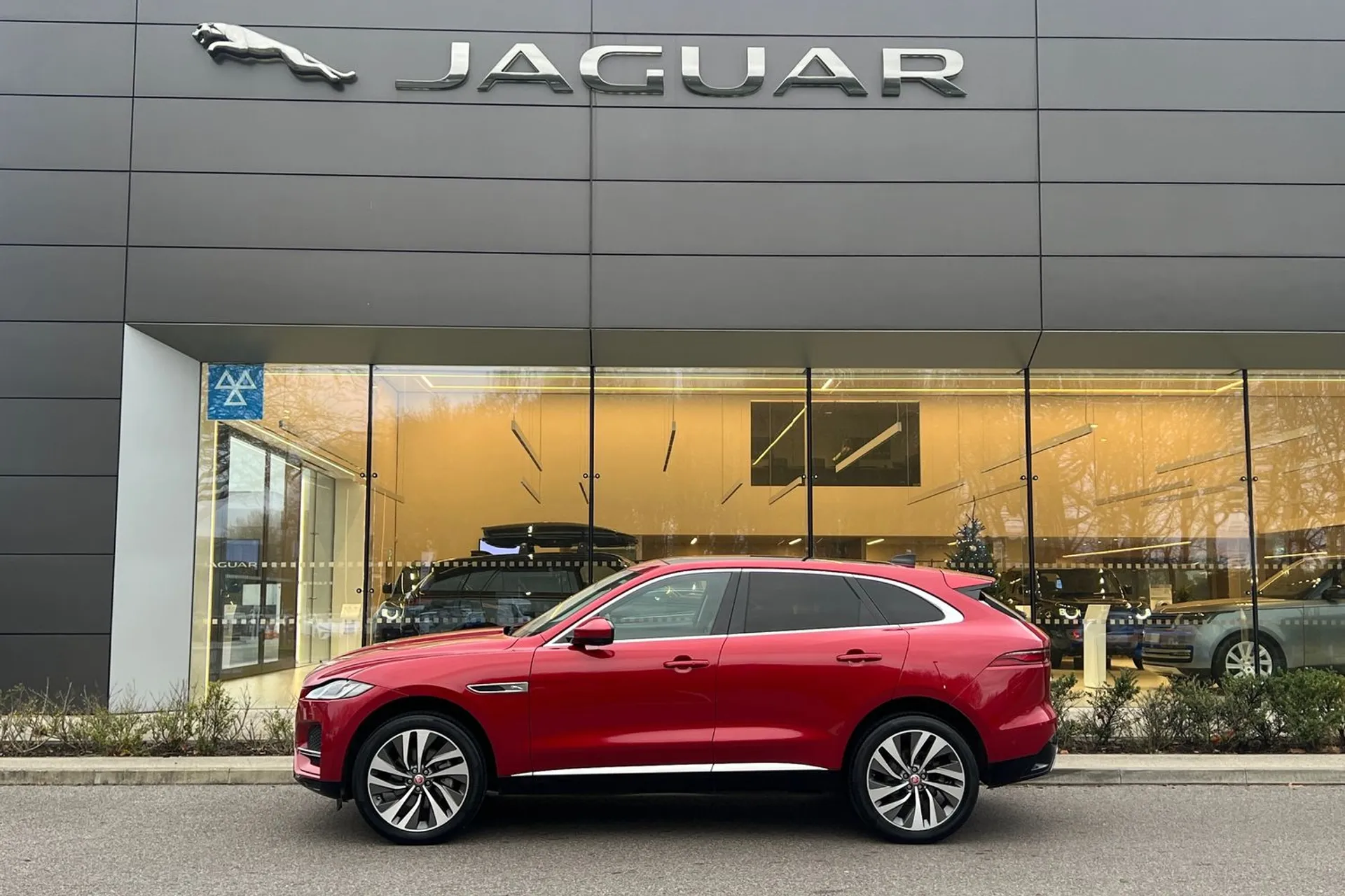 Jaguar F-PACE thumbnail image number 8