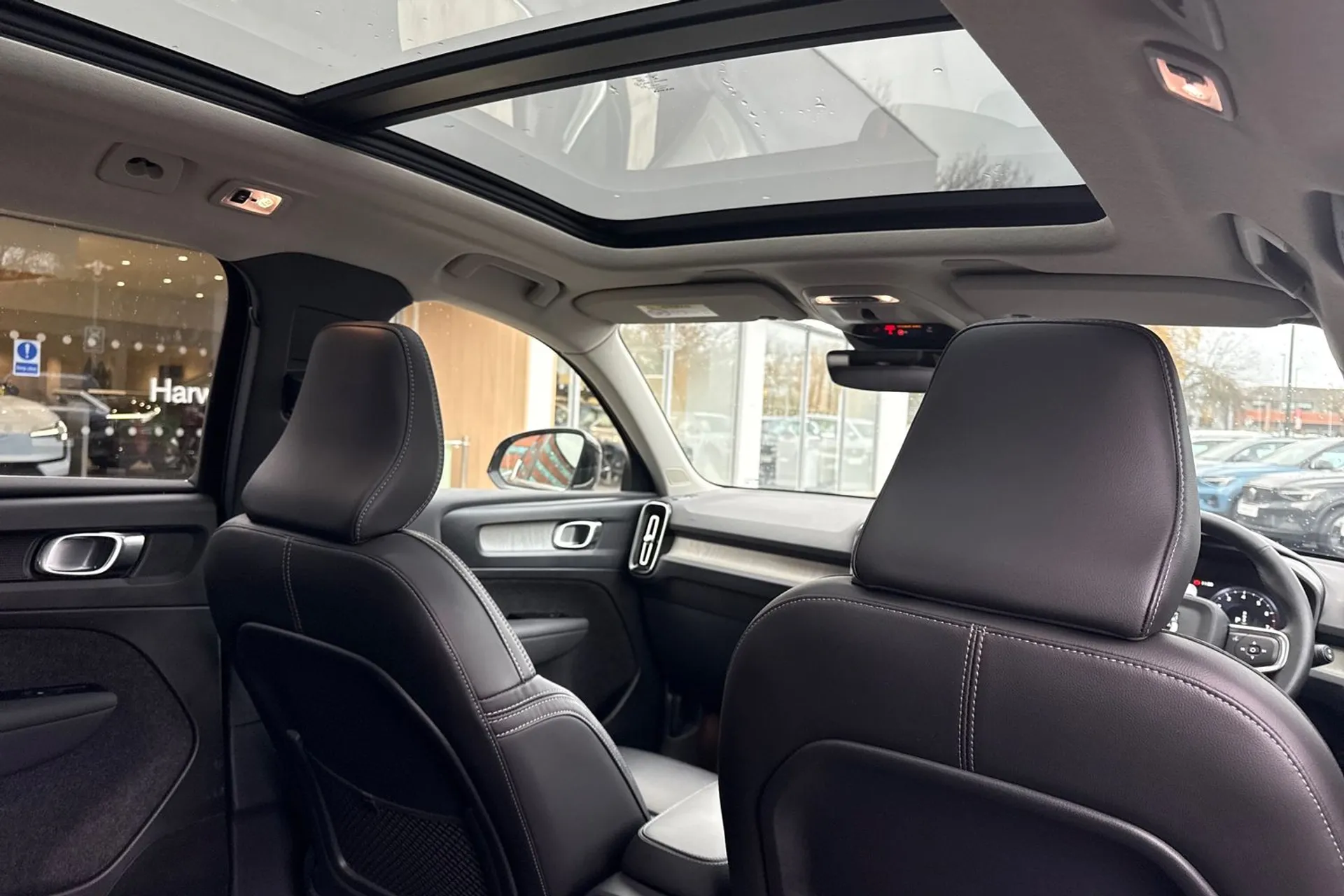 Volvo XC40 thumbnail image number 24